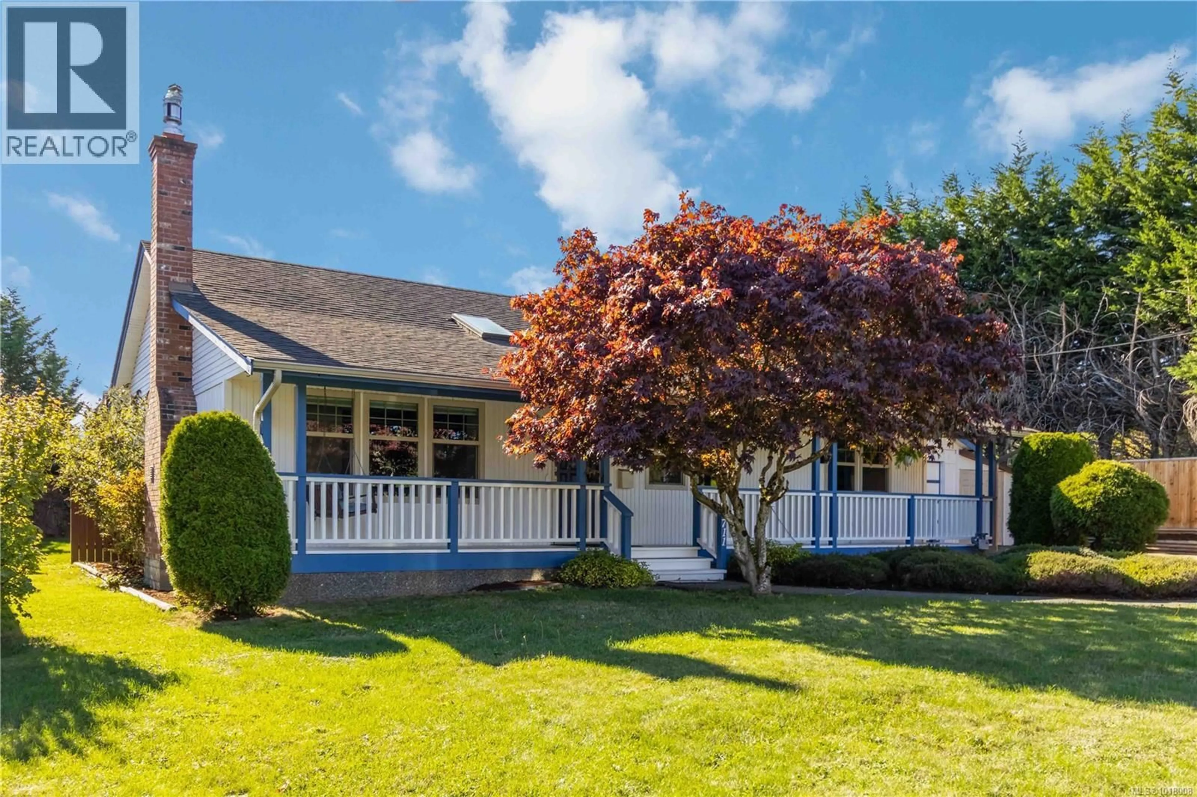 Home with vinyl exterior material, street for 711 MILLER AVENUE, Saanich British Columbia V8Z3C9