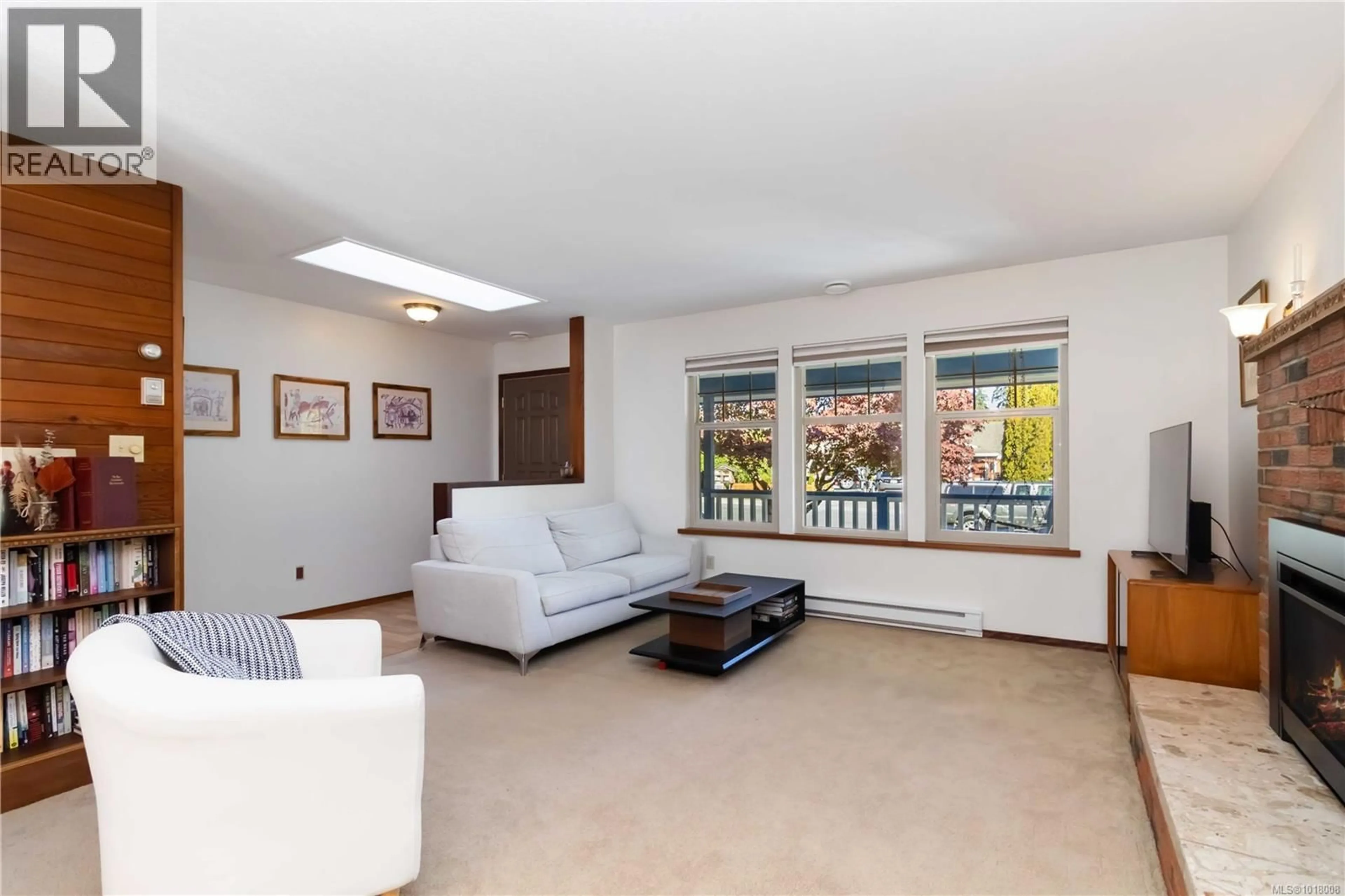 Living room with furniture, unknown for 711 MILLER AVENUE, Saanich British Columbia V8Z3C9