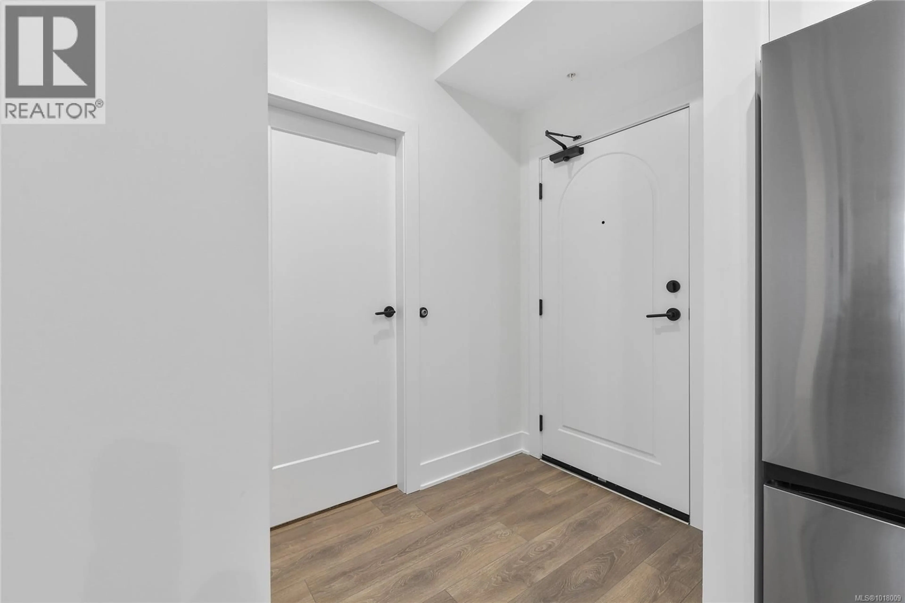 Indoor entryway for 308 - 1114 SAMAR CRESCENT, Langford British Columbia V9B7C5