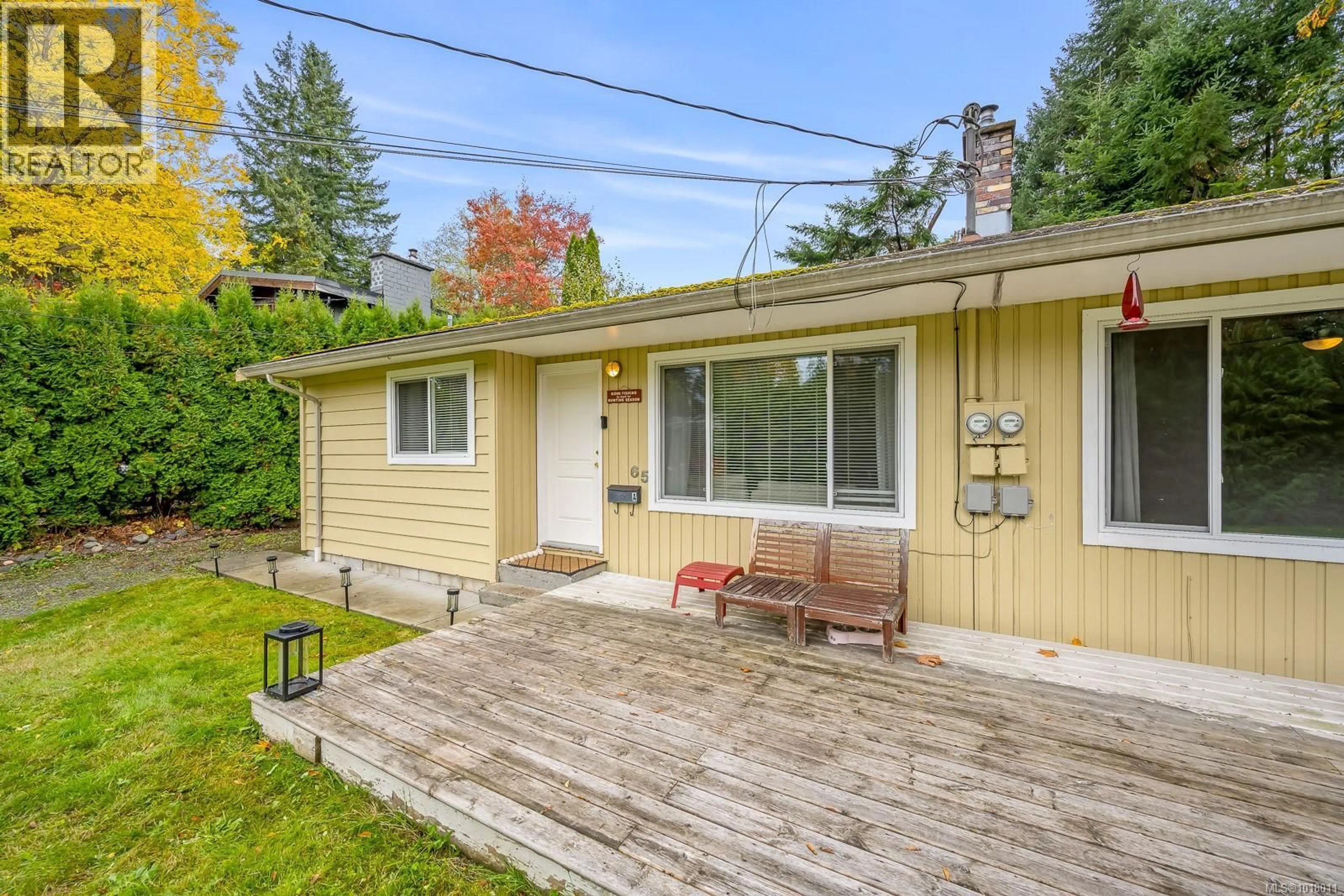 Patio, street for 65 TAYLOR WAY, Campbell River British Columbia V9W3A7