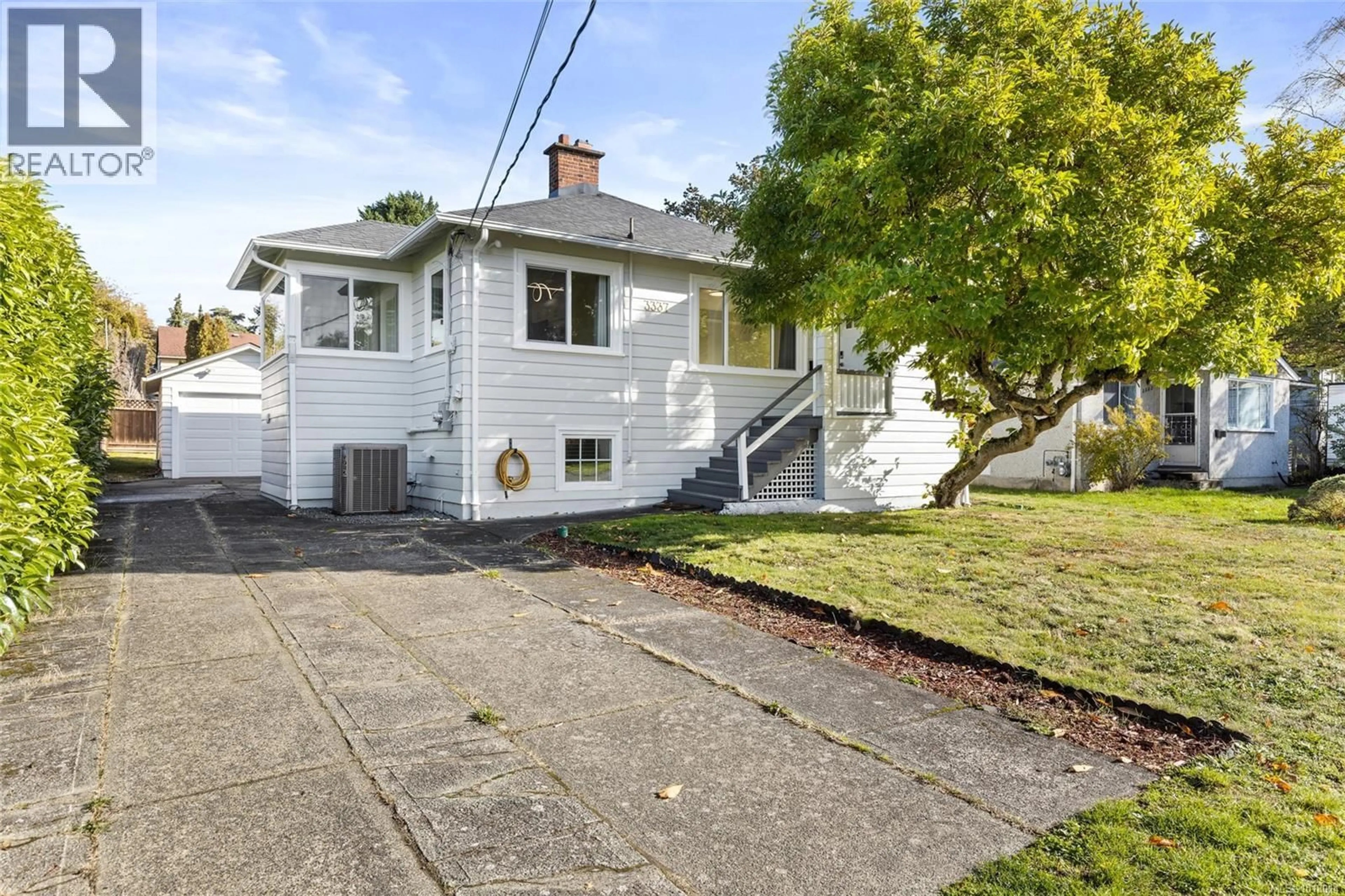 A pic from outside/outdoor area/front of a property/back of a property/a pic from drone, street for 3337 KINGSLEY STREET, Saanich British Columbia V8P4J8