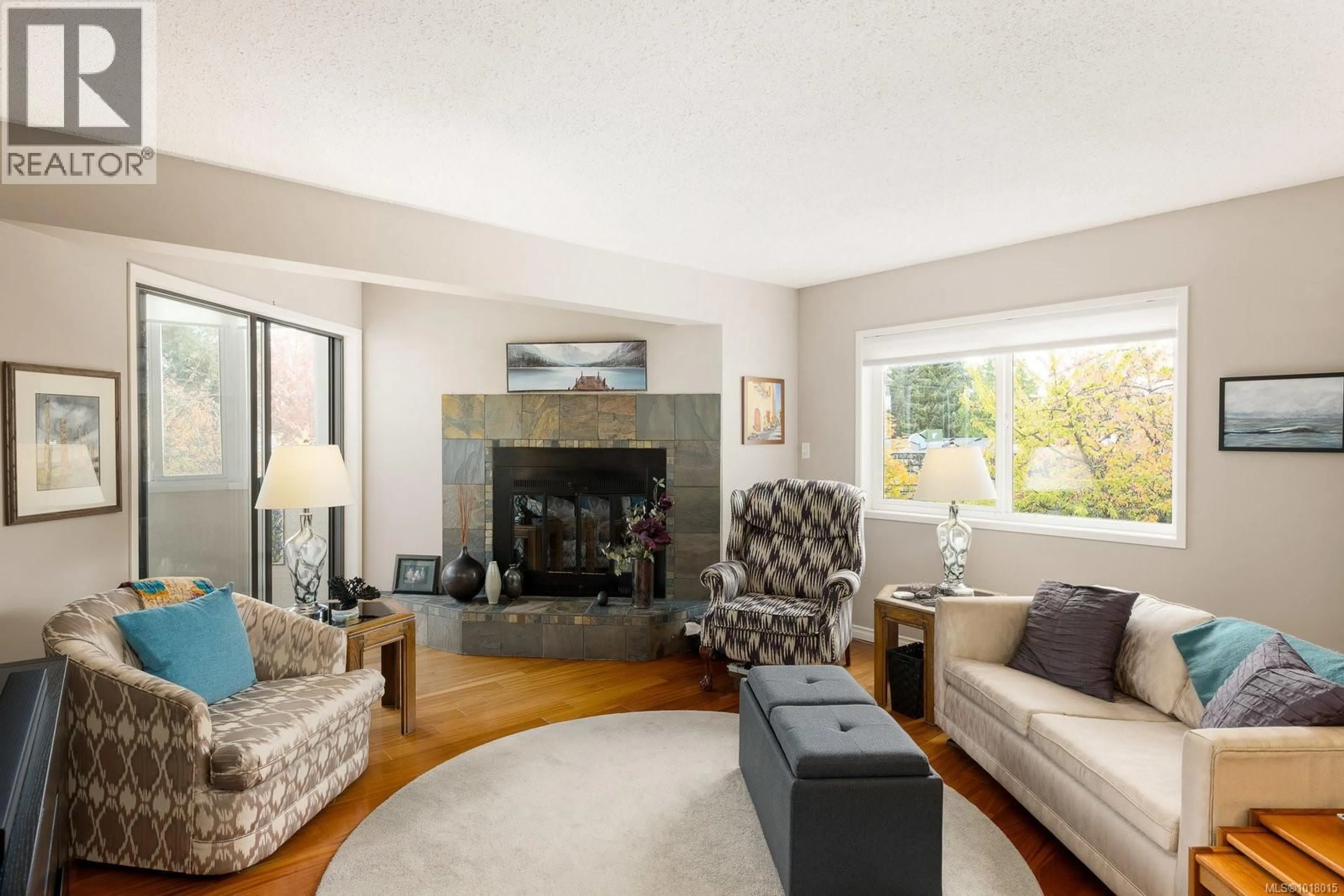 Living room with furniture, unknown for 202 - 9900 FIFTH STREET, Sidney British Columbia V8L2X3