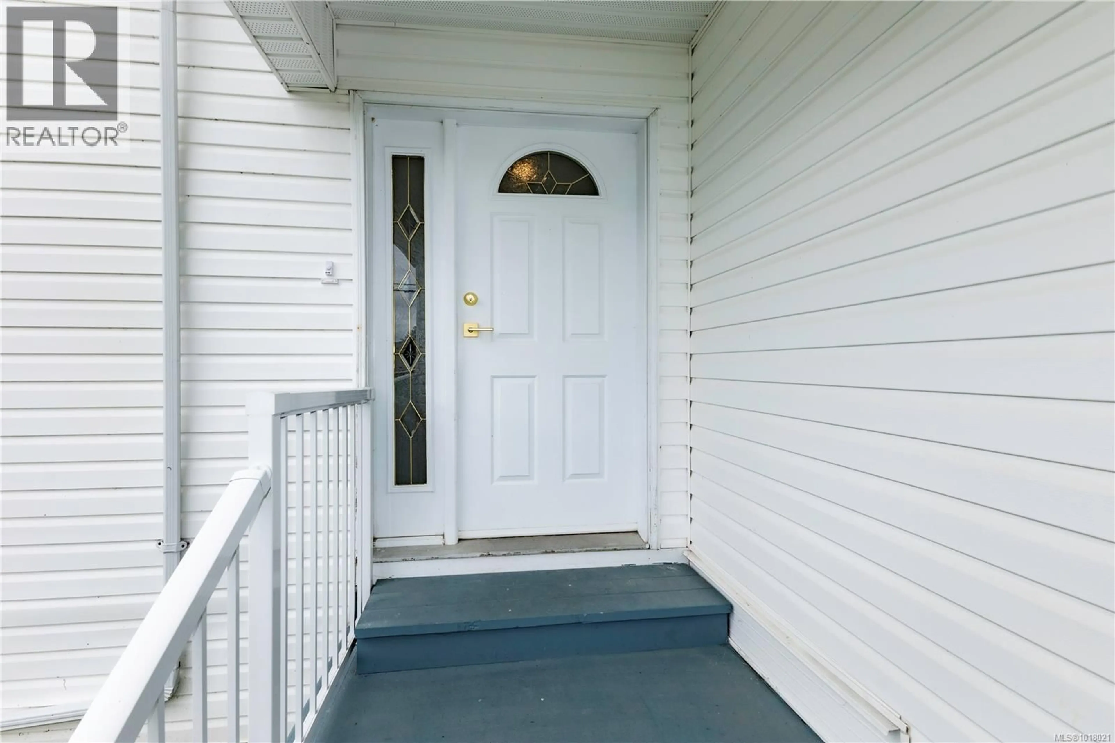 Indoor entryway for 440 MACMILLAN DRIVE, Sayward British Columbia V0P1R0