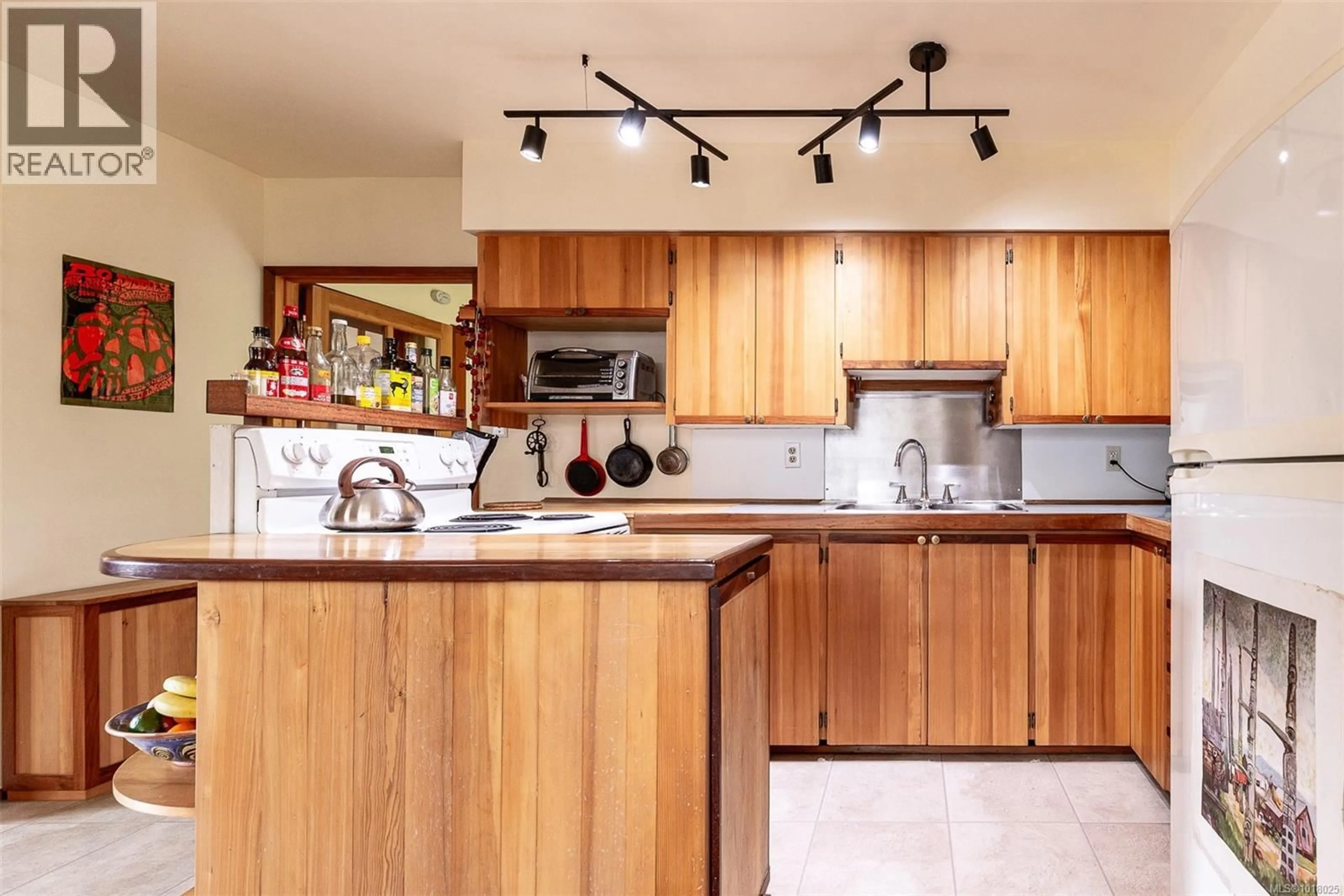 Open concept kitchen, unknown for 6686 BELL MCKINNON ROAD, Duncan British Columbia V9L6B7