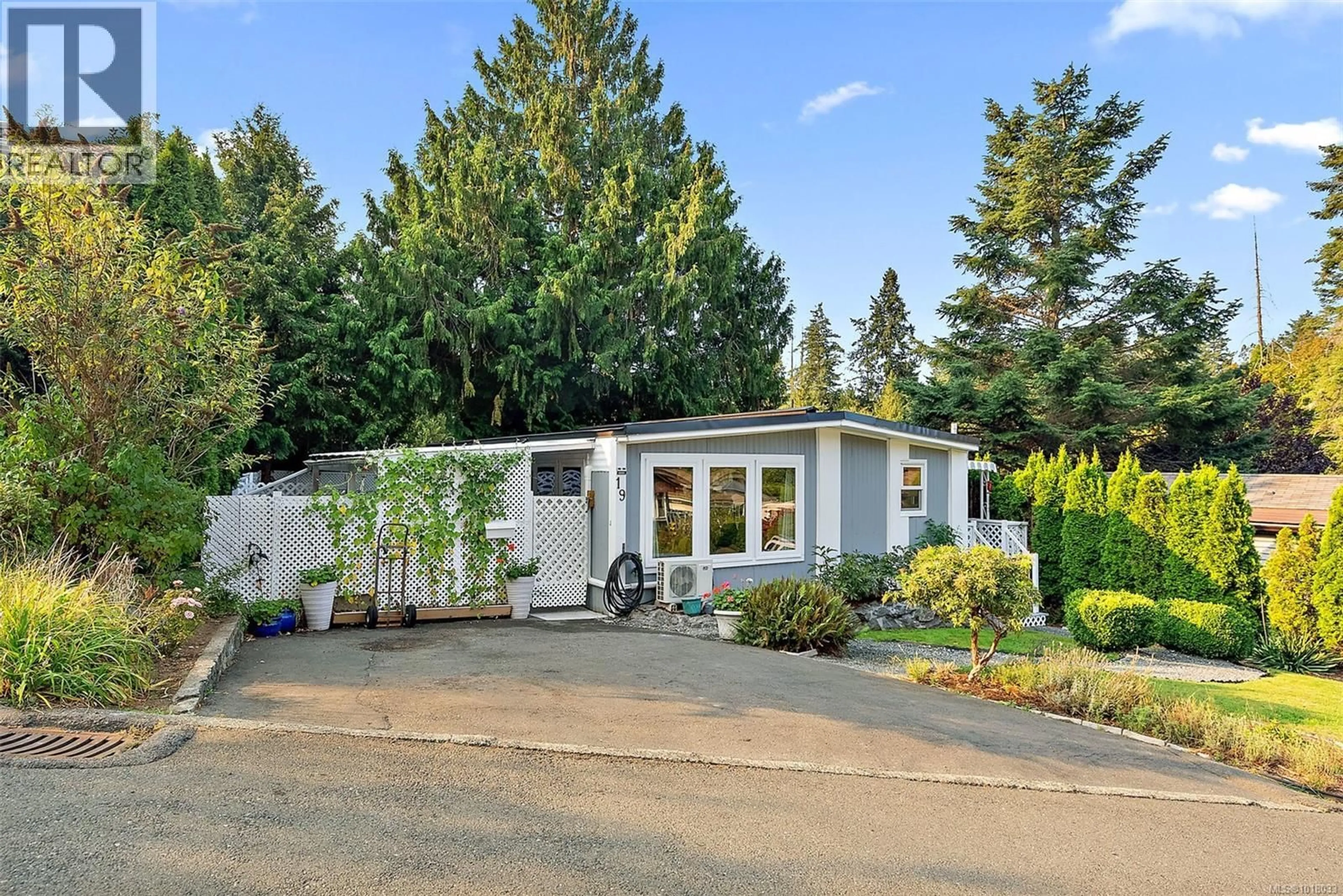 Home with vinyl exterior material, street for 19 - 2587 SELWYN ROAD, Langford British Columbia V9B4V4