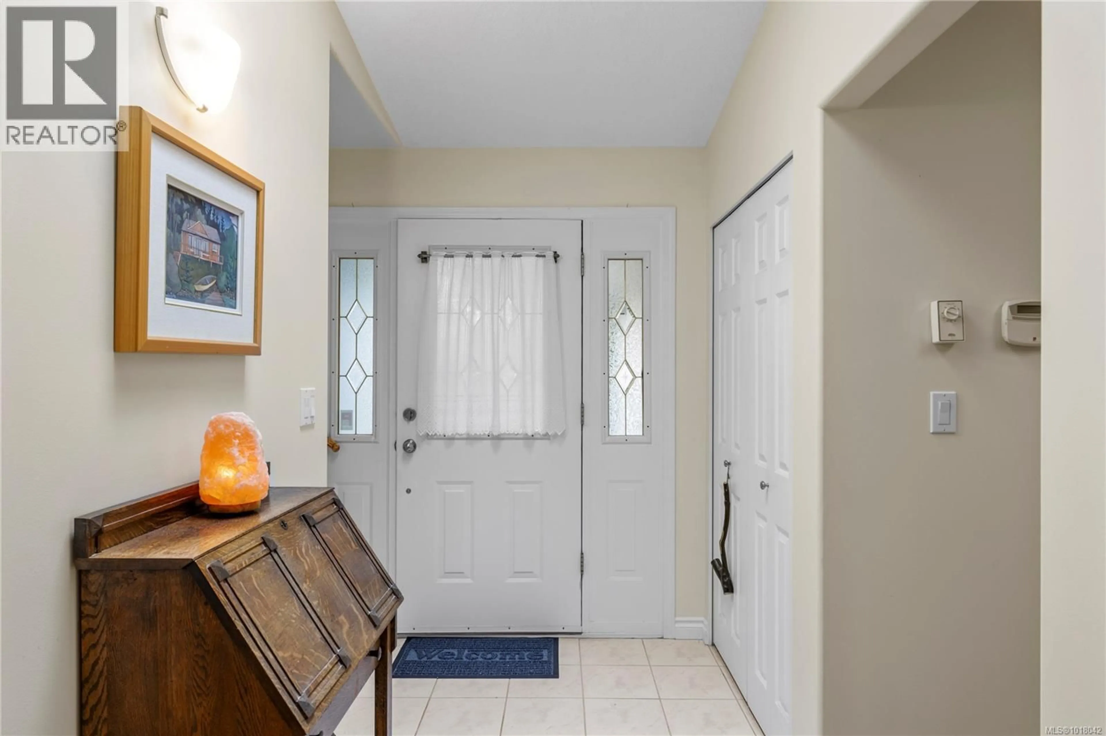 Indoor entryway for 396 ALDOUS ROAD, Qualicum Beach British Columbia V9K1M1