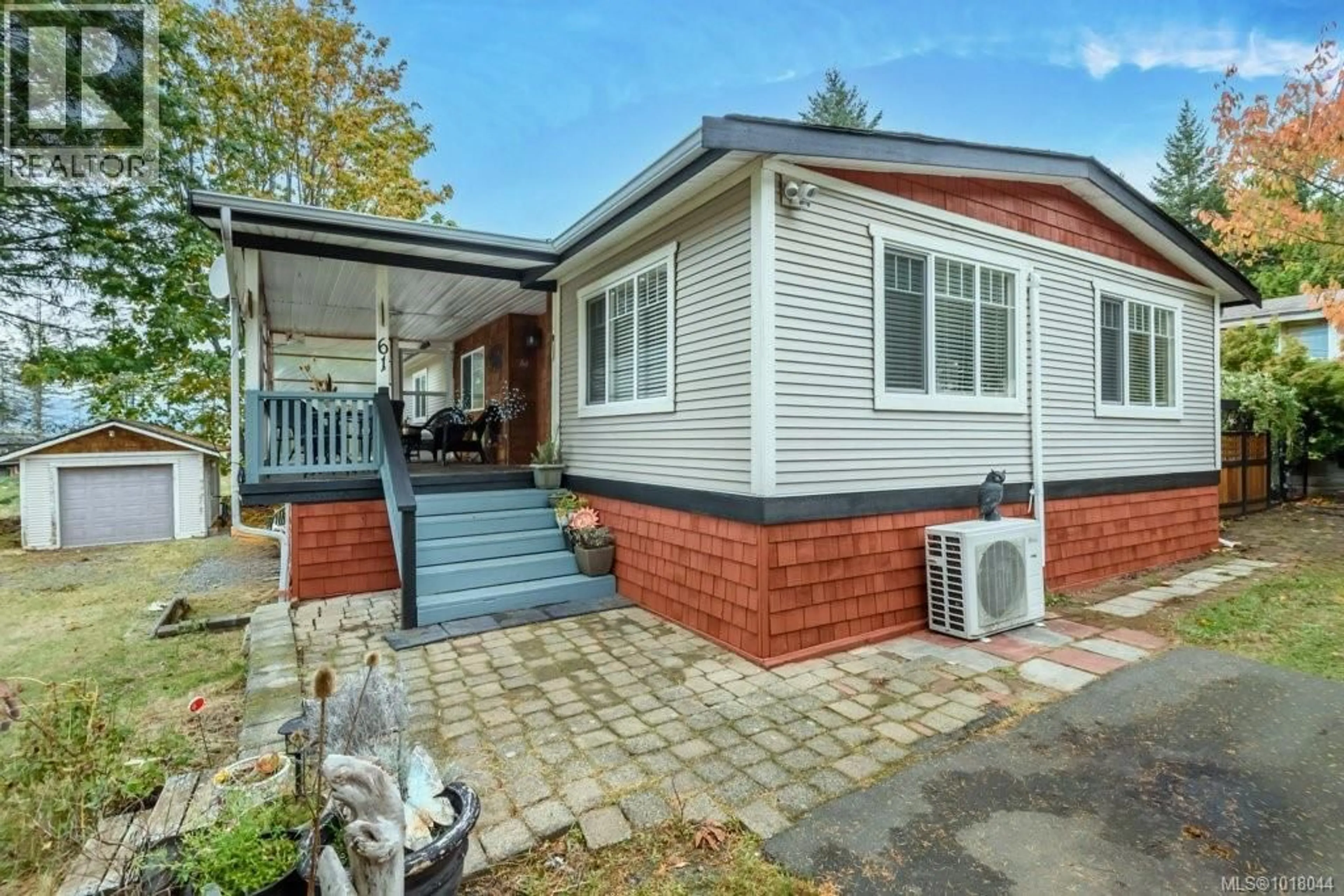 Home with vinyl exterior material, street for 61 - 3216 BACK ROAD, Comox British Columbia V9M4E2