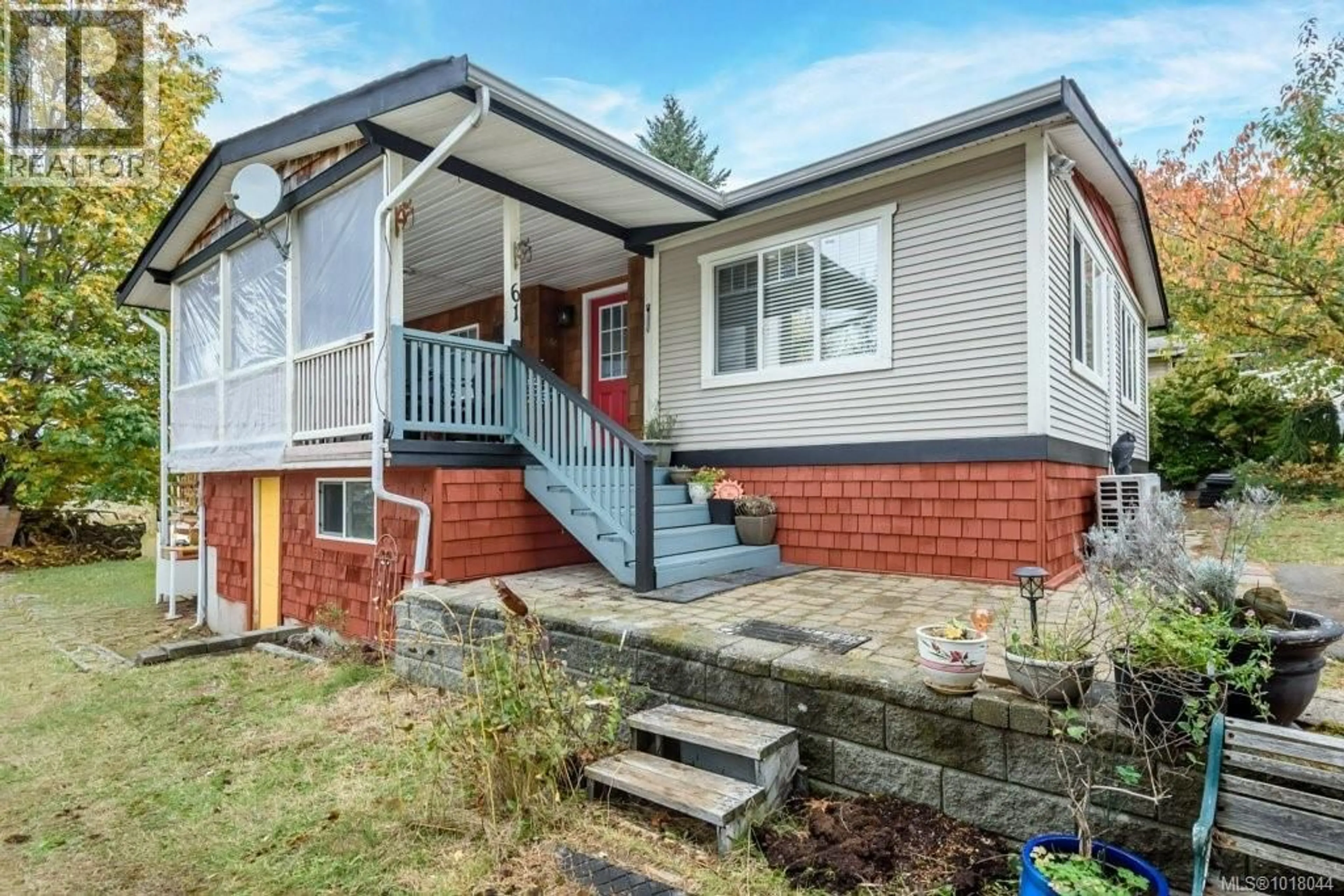 Home with vinyl exterior material, street for 61 - 3216 BACK ROAD, Comox British Columbia V9M4E2