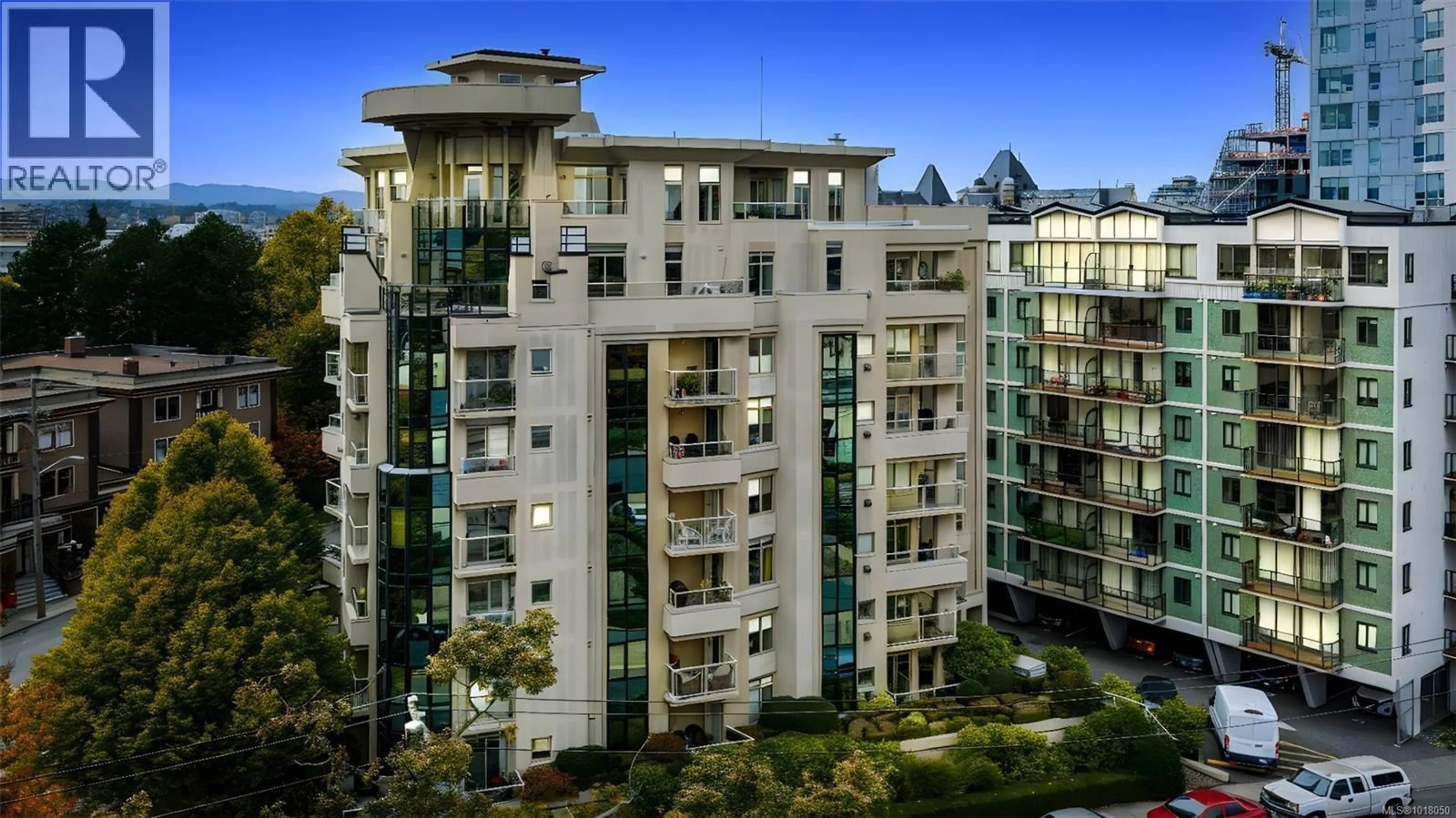 A pic from outside/outdoor area/front of a property/back of a property/a pic from drone, city buildings view from balcony for 101 - 605 DOUGLAS STREET, Victoria British Columbia V8V2P9