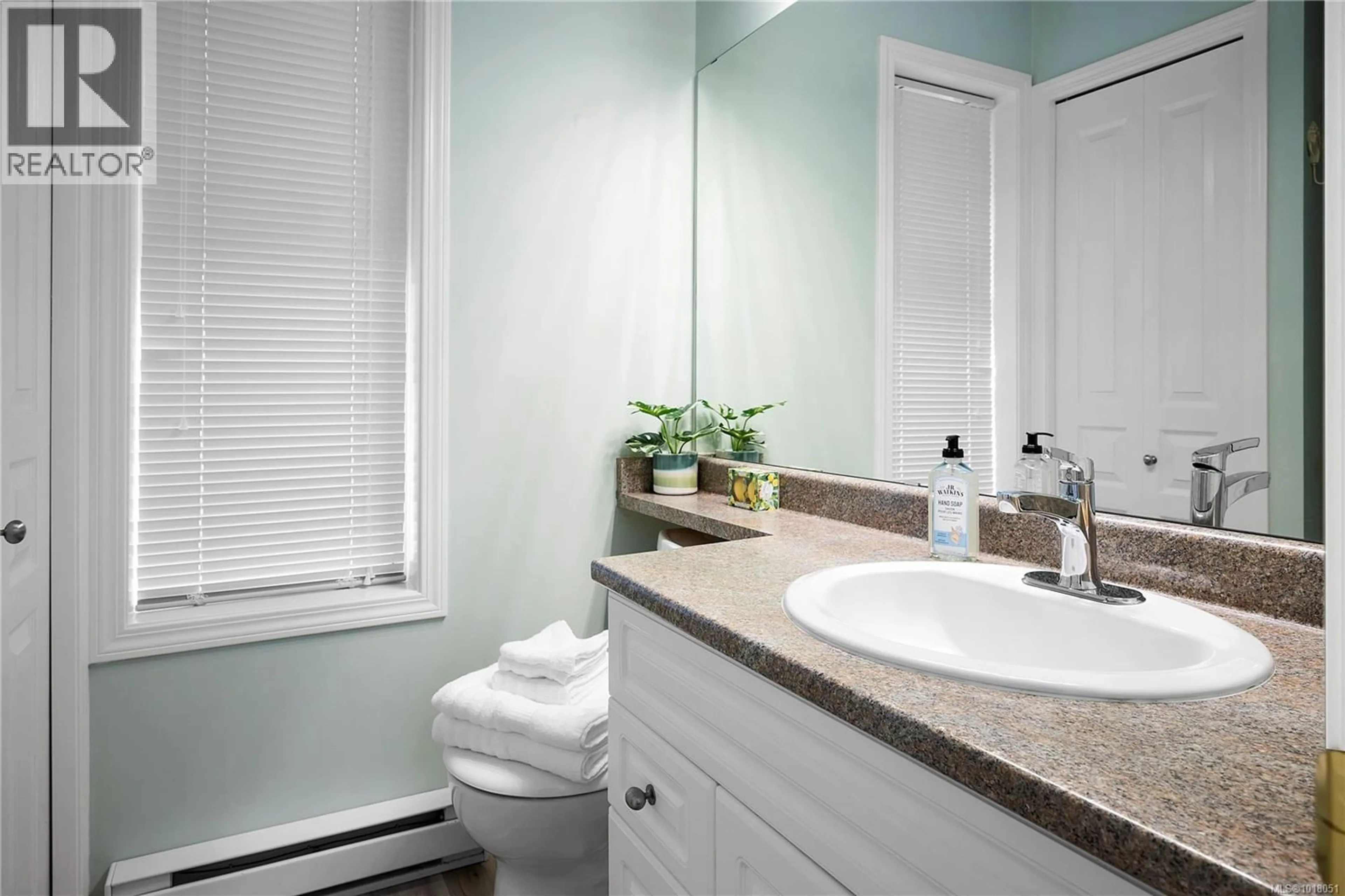 Standard bathroom, ceramic/tile floor for 1C - 3000 OAK STREET, Chemainus British Columbia V0R1K1