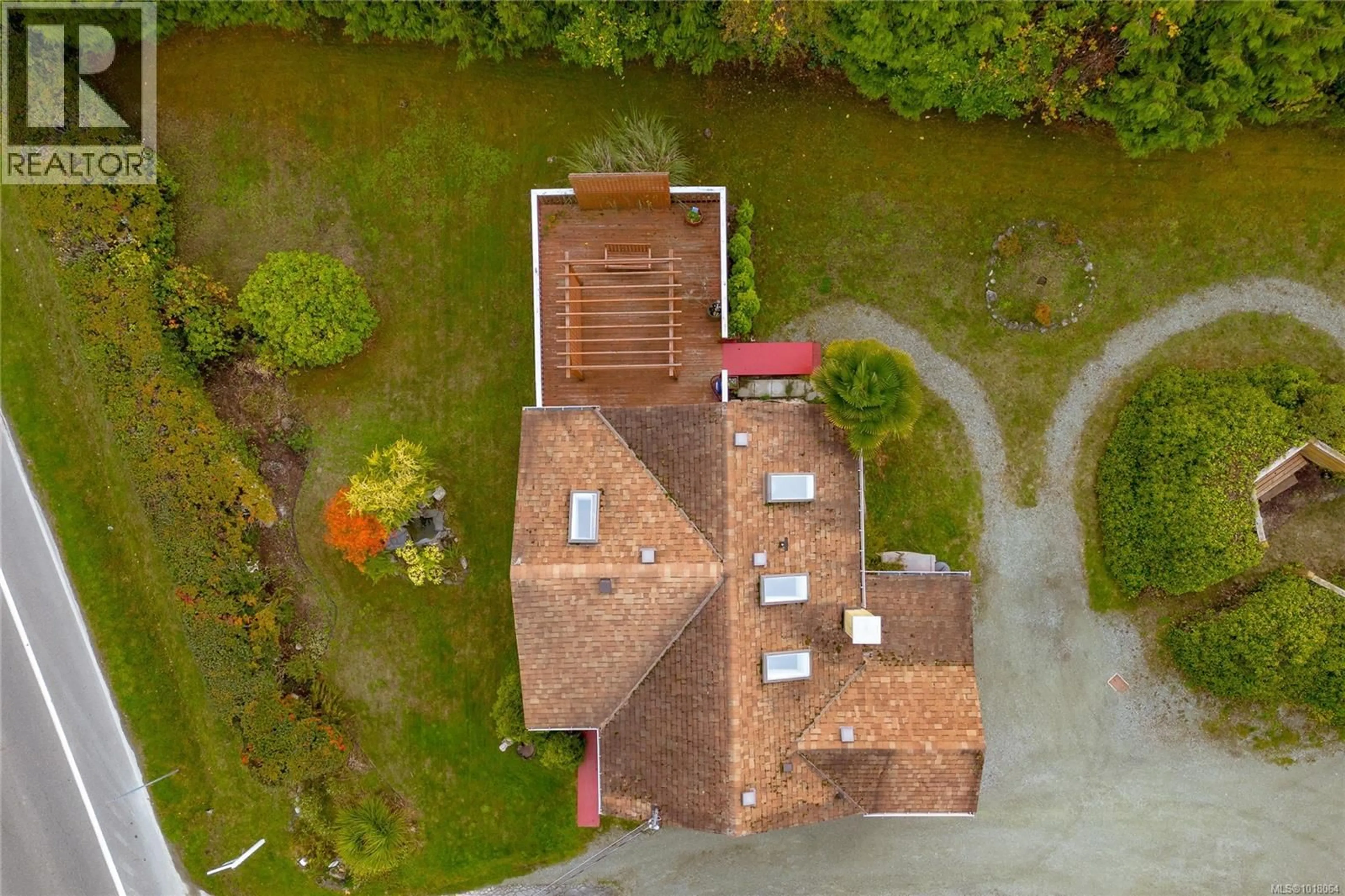 A pic from outside/outdoor area/front of a property/back of a property/a pic from drone, water/lake/river/ocean view for 8576 LOCHSIDE DRIVE, North Saanich British Columbia V8L1M6