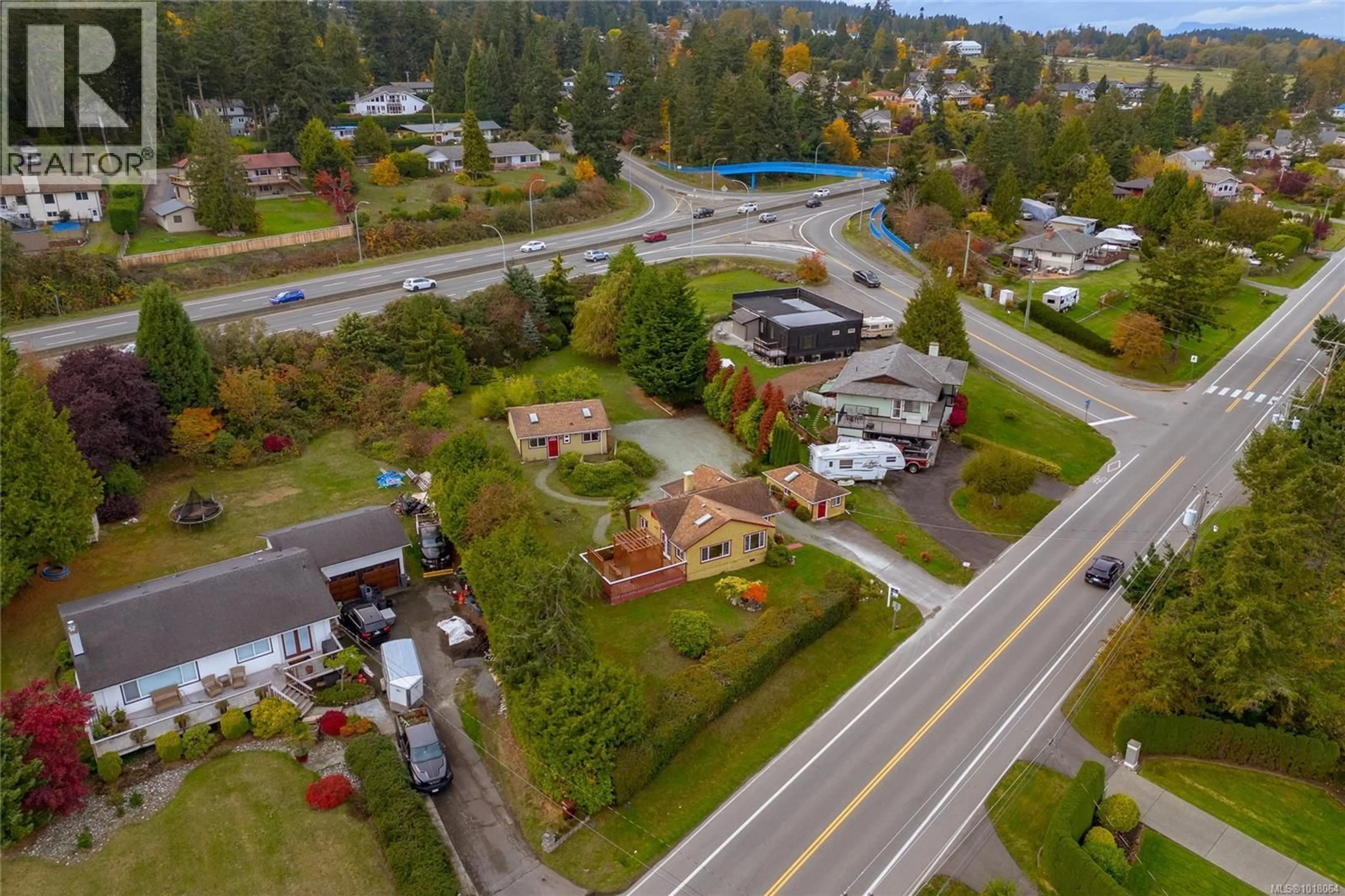 A pic from outside/outdoor area/front of a property/back of a property/a pic from drone, street for 8576 LOCHSIDE DRIVE, North Saanich British Columbia V8L1M6