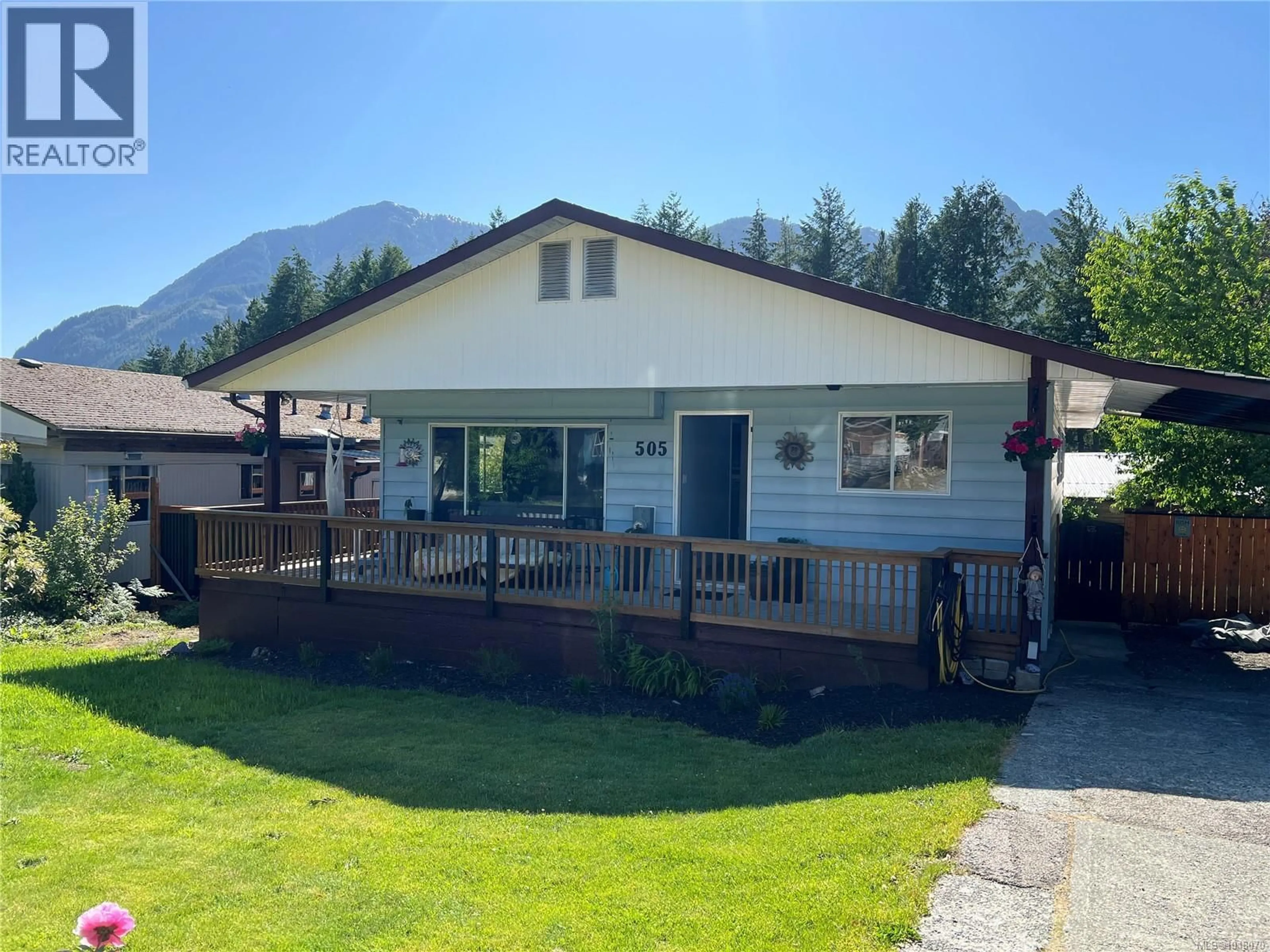 Home with vinyl exterior material, mountain view for 505 CONUMA DRIVE, Gold River British Columbia V0P1G0