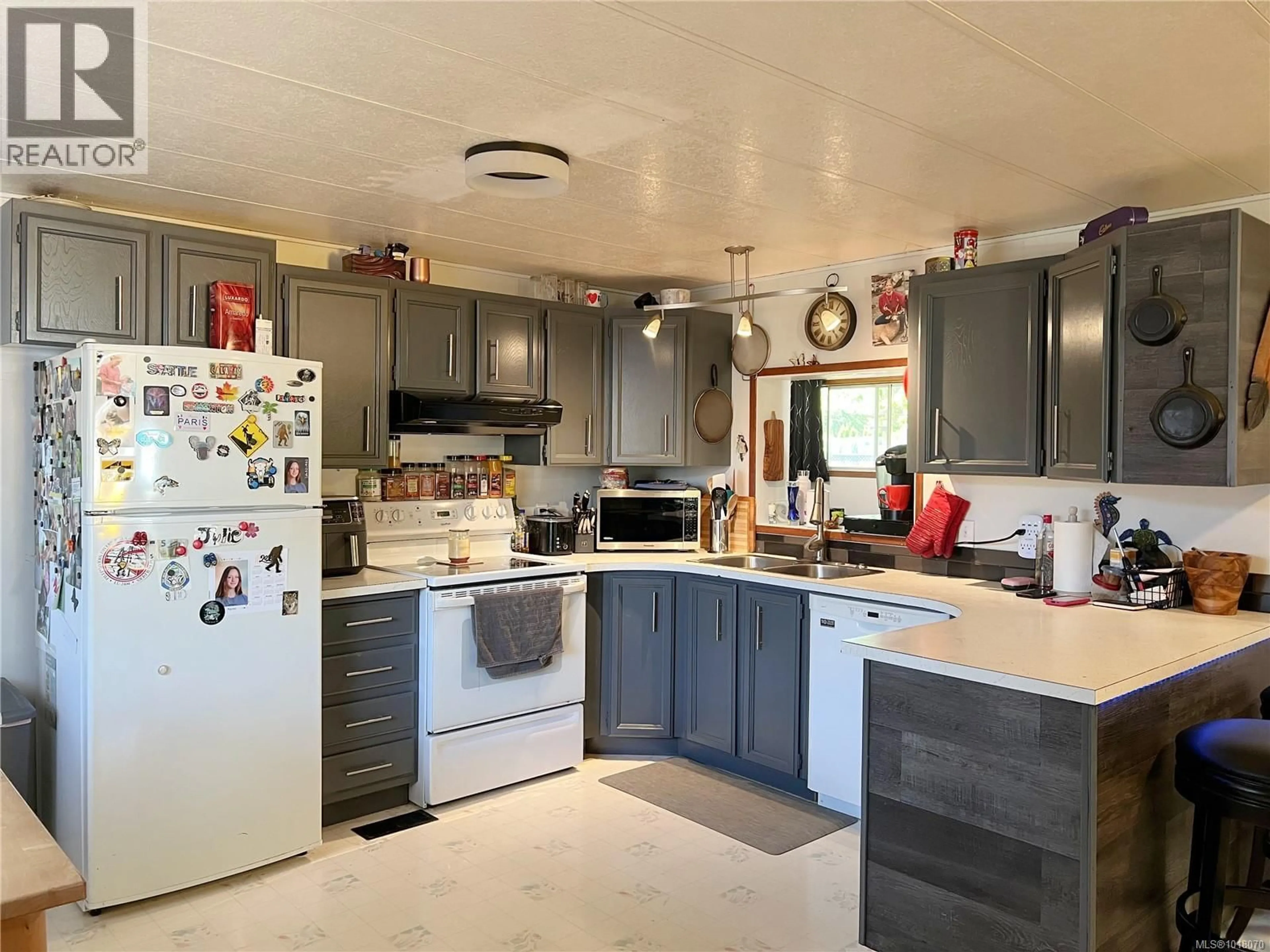 Open concept kitchen, unknown for 505 CONUMA DRIVE, Gold River British Columbia V0P1G0
