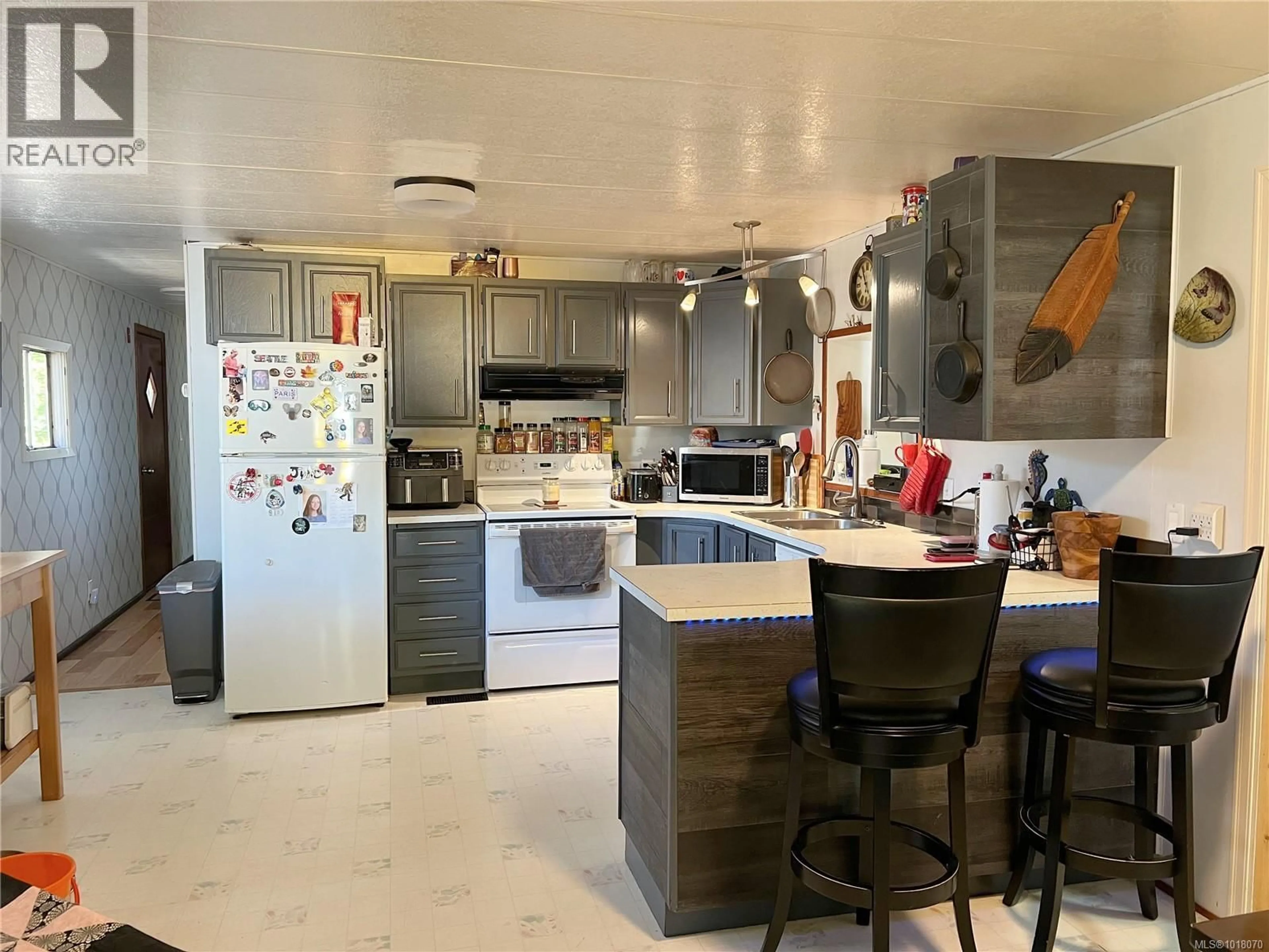 Open concept kitchen, unknown for 505 CONUMA DRIVE, Gold River British Columbia V0P1G0