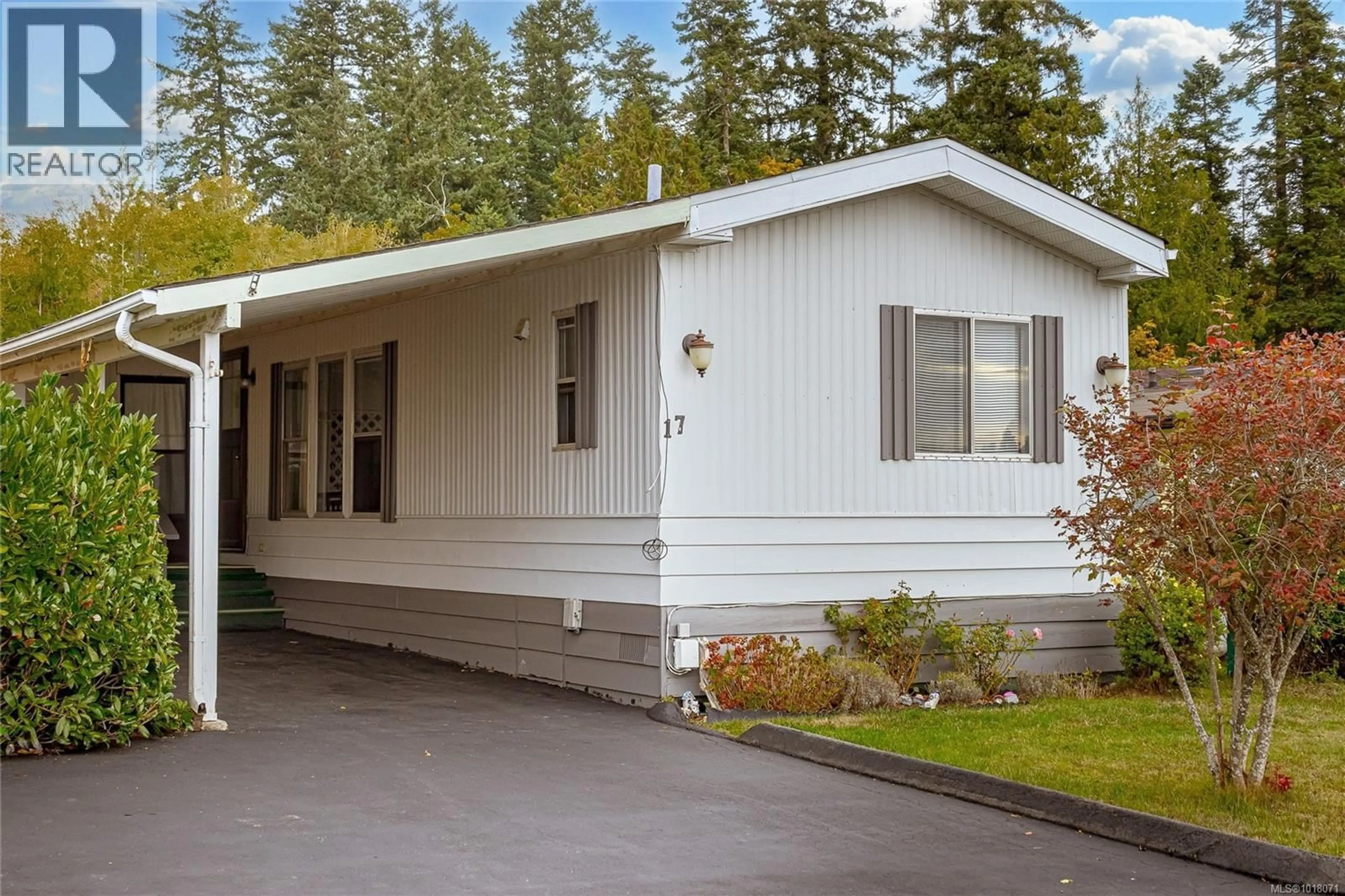 Home with vinyl exterior material, street for 17 - 7701 CENTRAL SAANICH ROAD, Central Saanich British Columbia V8M1X3
