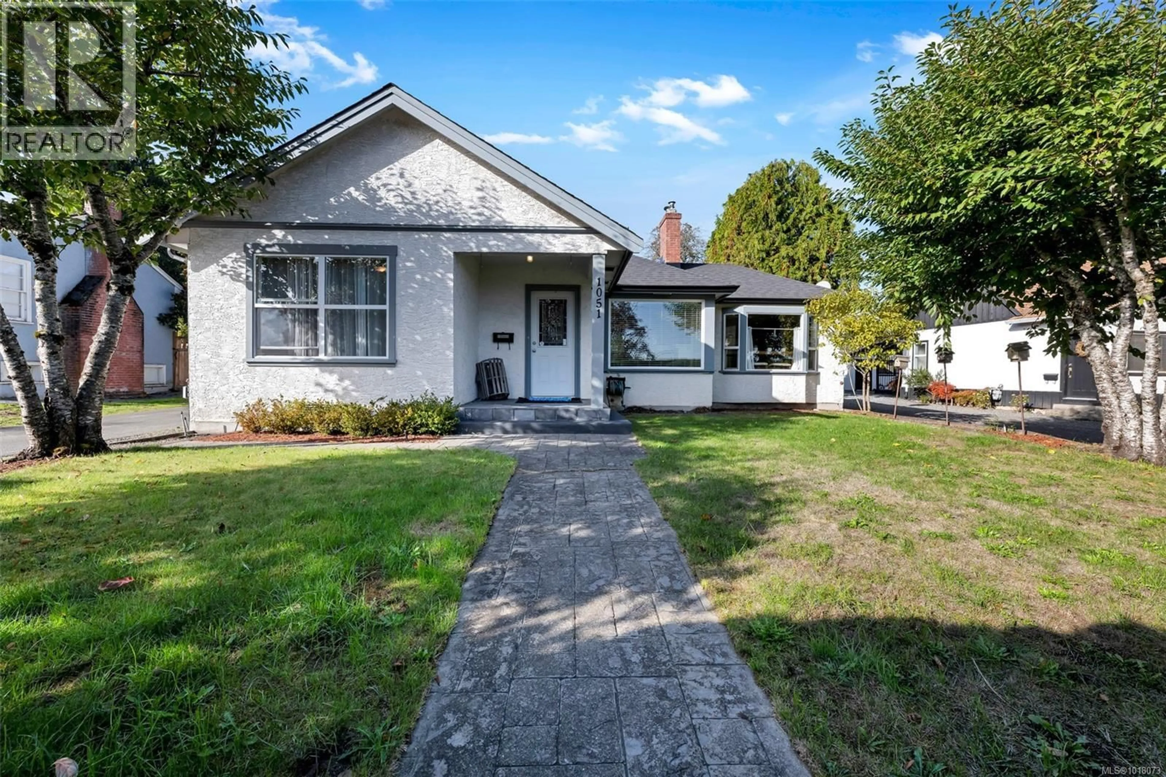 A pic from outside/outdoor area/front of a property/back of a property/a pic from drone, street for 1051 VISTA AVENUE, Duncan British Columbia V9L2C7