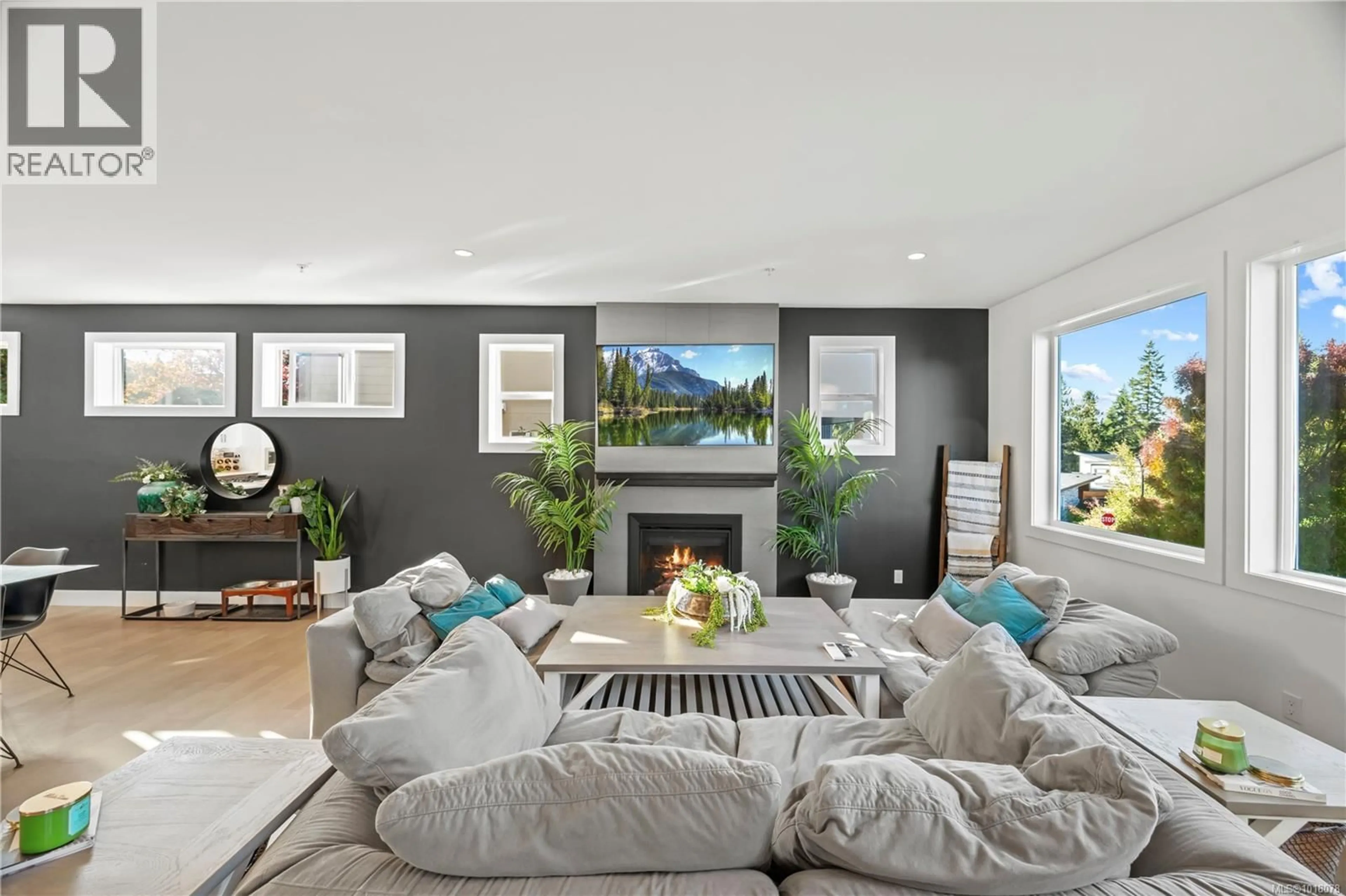 Living room with furniture, unknown for 1167 RIVER ROCK PLACE, Highlands British Columbia V9B0S6