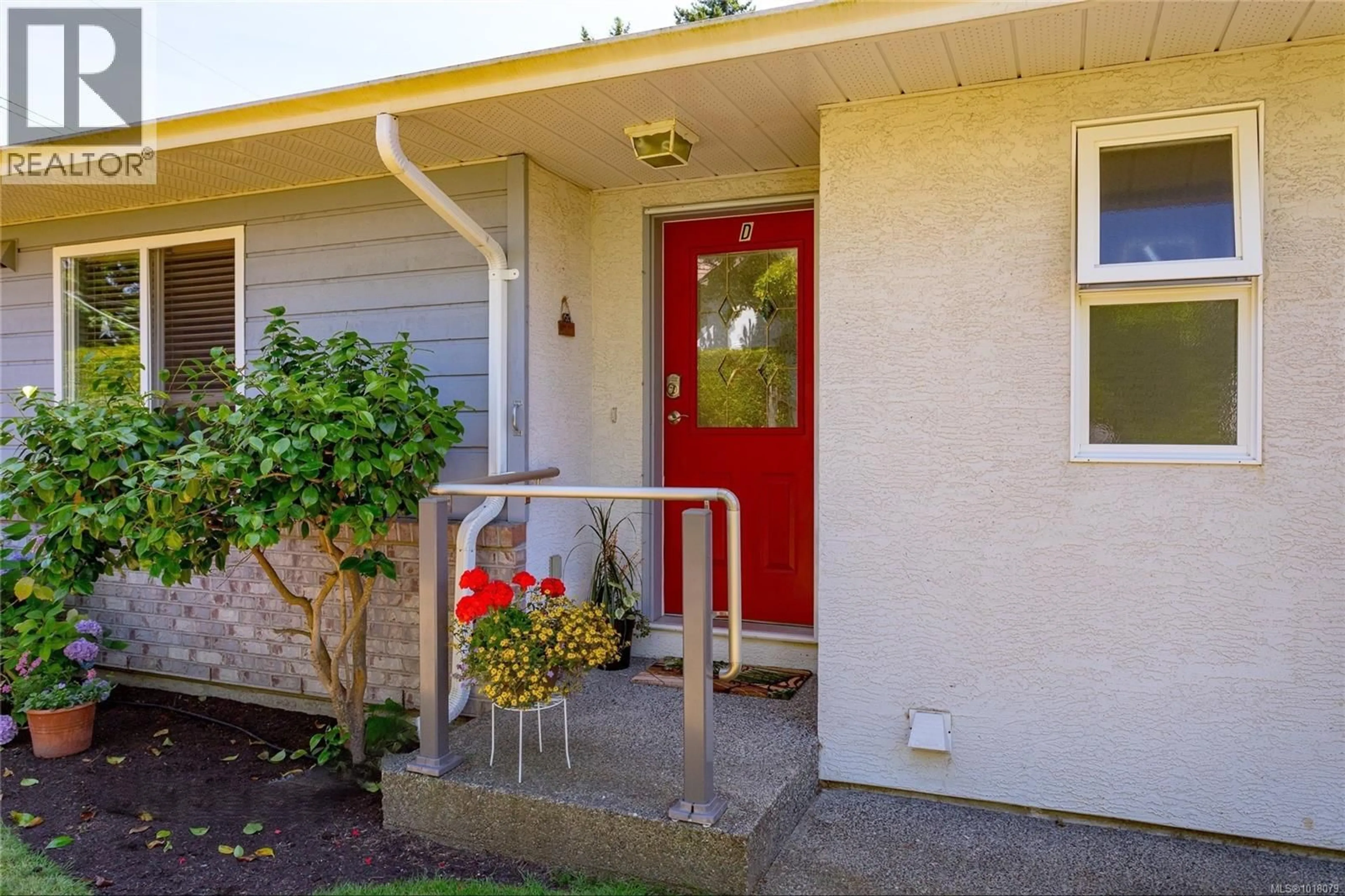 Indoor entryway for D - 10124 RESTHAVEN DRIVE, Sidney British Columbia V8L3G6