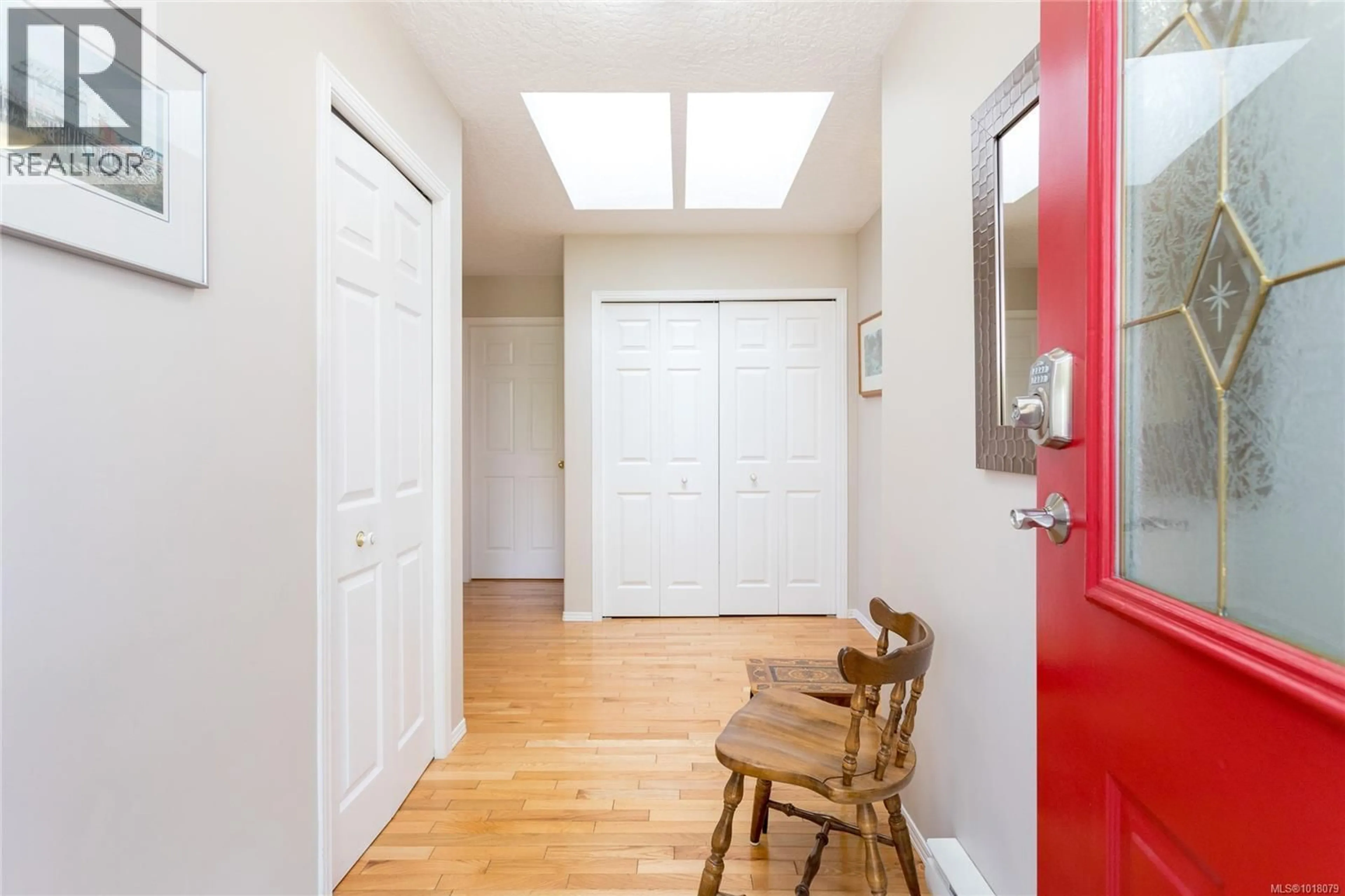 Indoor entryway for D - 10124 RESTHAVEN DRIVE, Sidney British Columbia V8L3G6