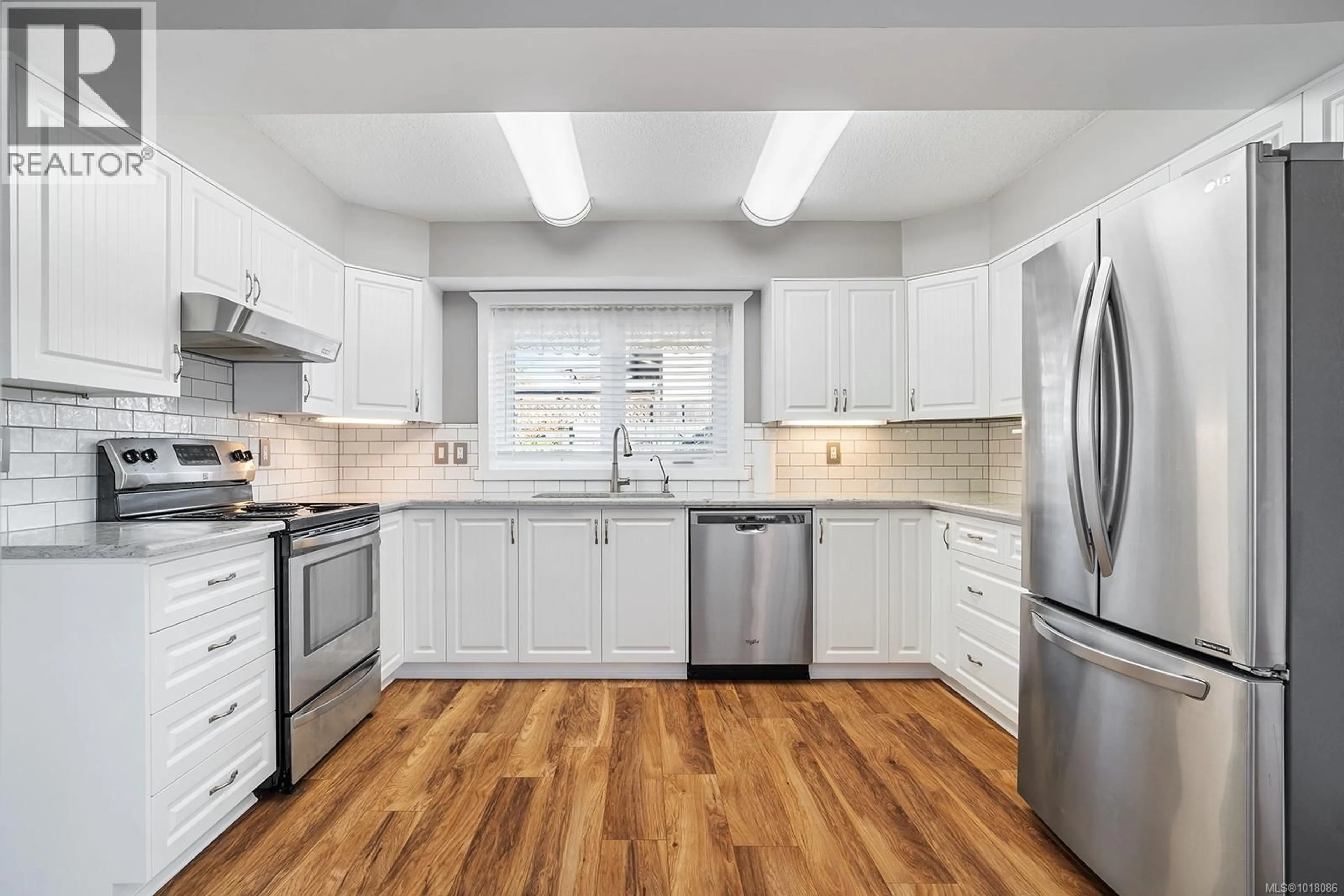Open concept kitchen, unknown for 1353 GREENWOOD WAY, Parksville British Columbia V9P1X1