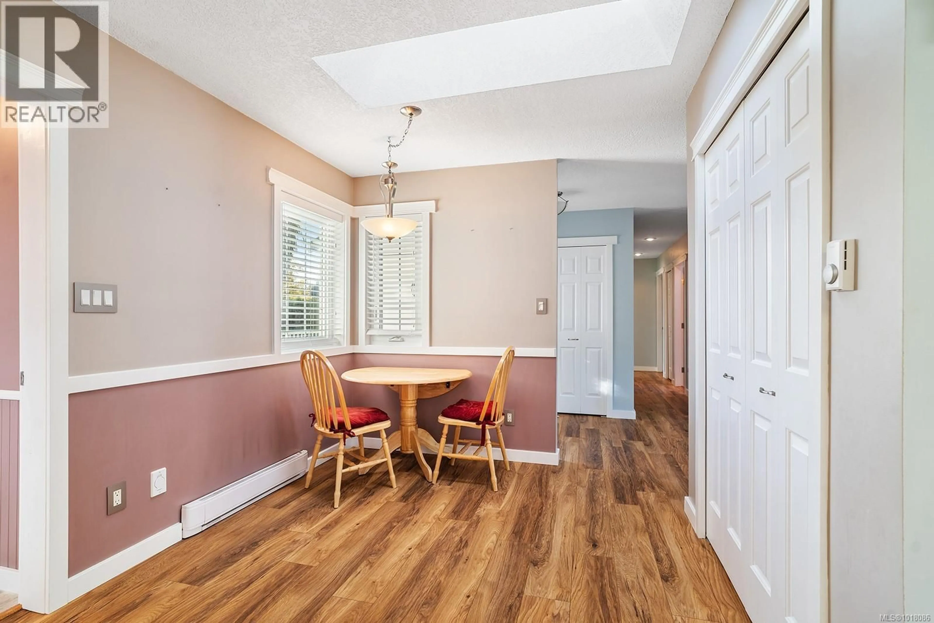 Dining room, wood/laminate floor for 1353 GREENWOOD WAY, Parksville British Columbia V9P1X1