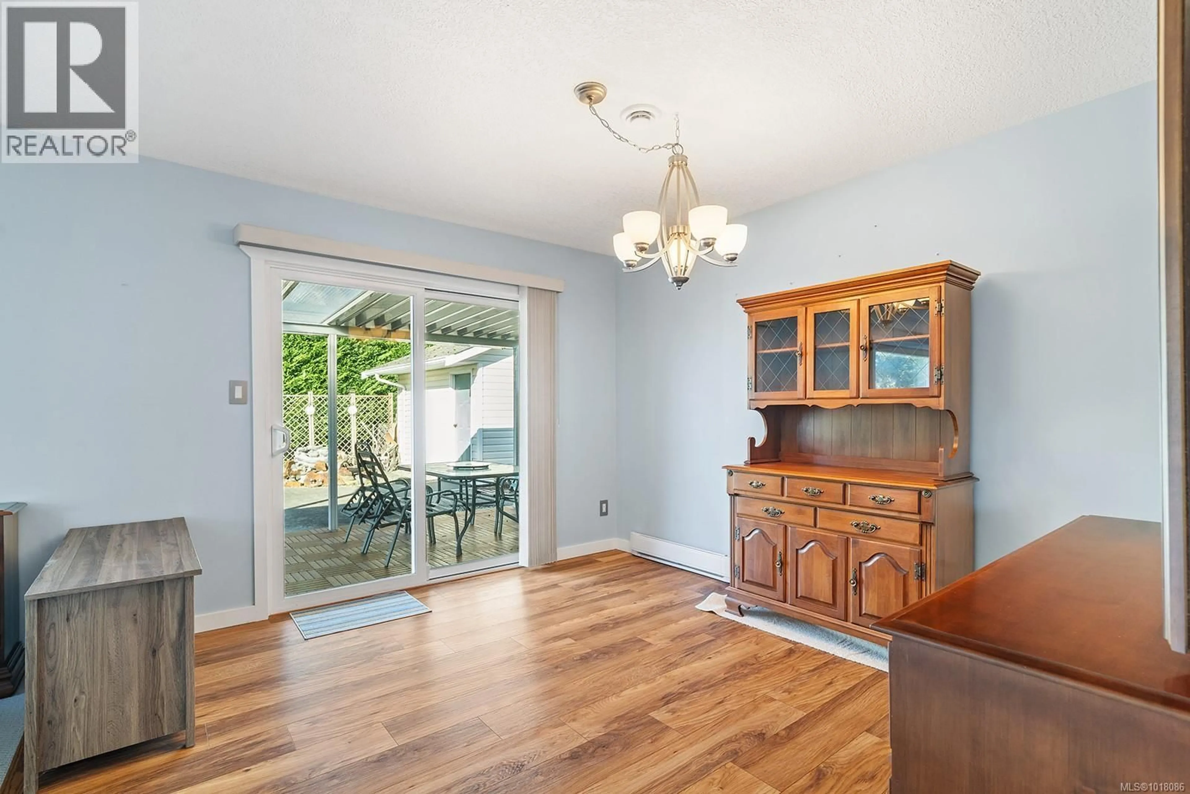 Dining room, wood/laminate floor for 1353 GREENWOOD WAY, Parksville British Columbia V9P1X1