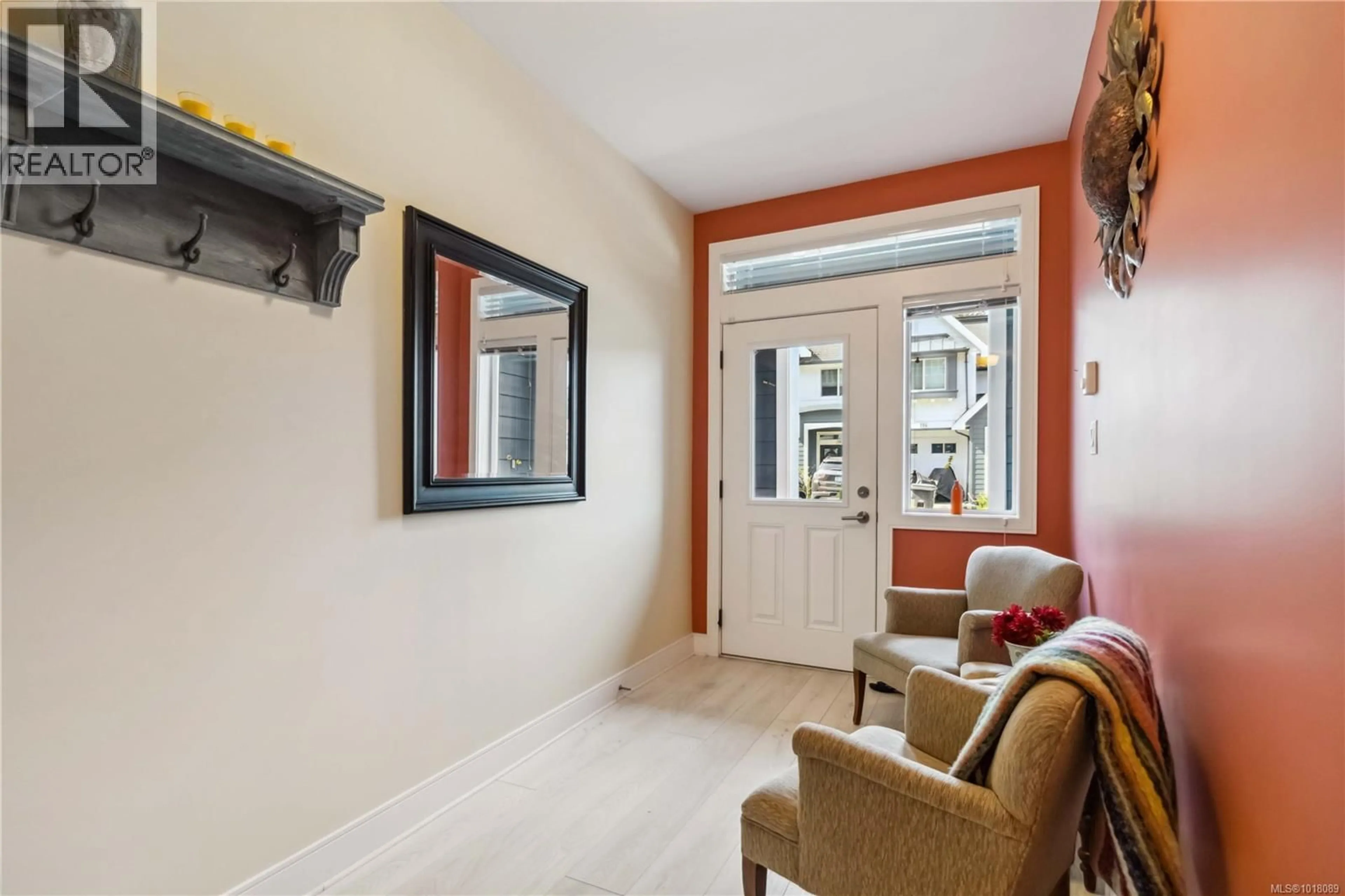 Indoor foyer for 113 - 1064 GALA COURT, Langford British Columbia V9C2Y2