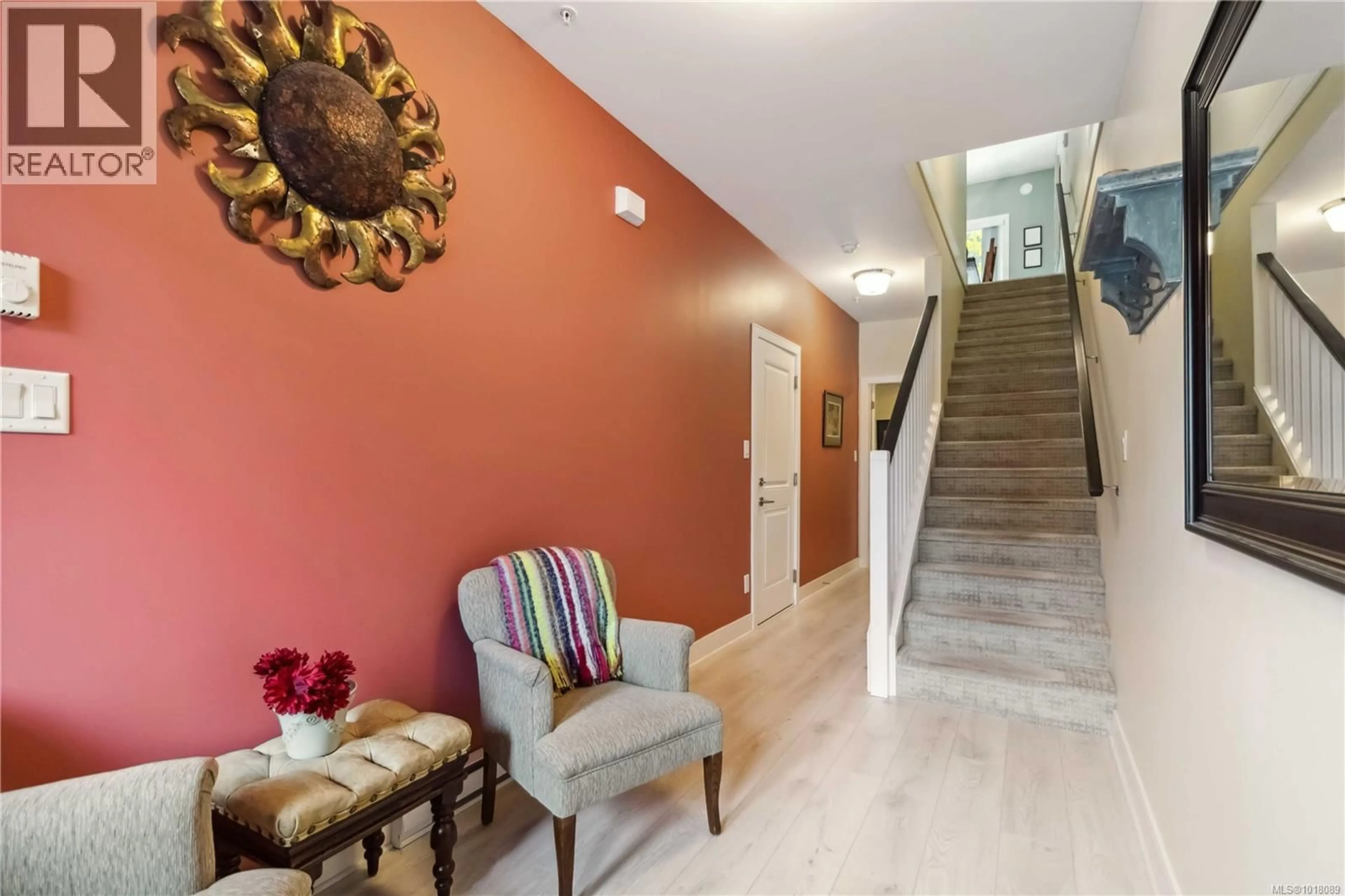 Indoor foyer for 113 - 1064 GALA COURT, Langford British Columbia V9C2Y2