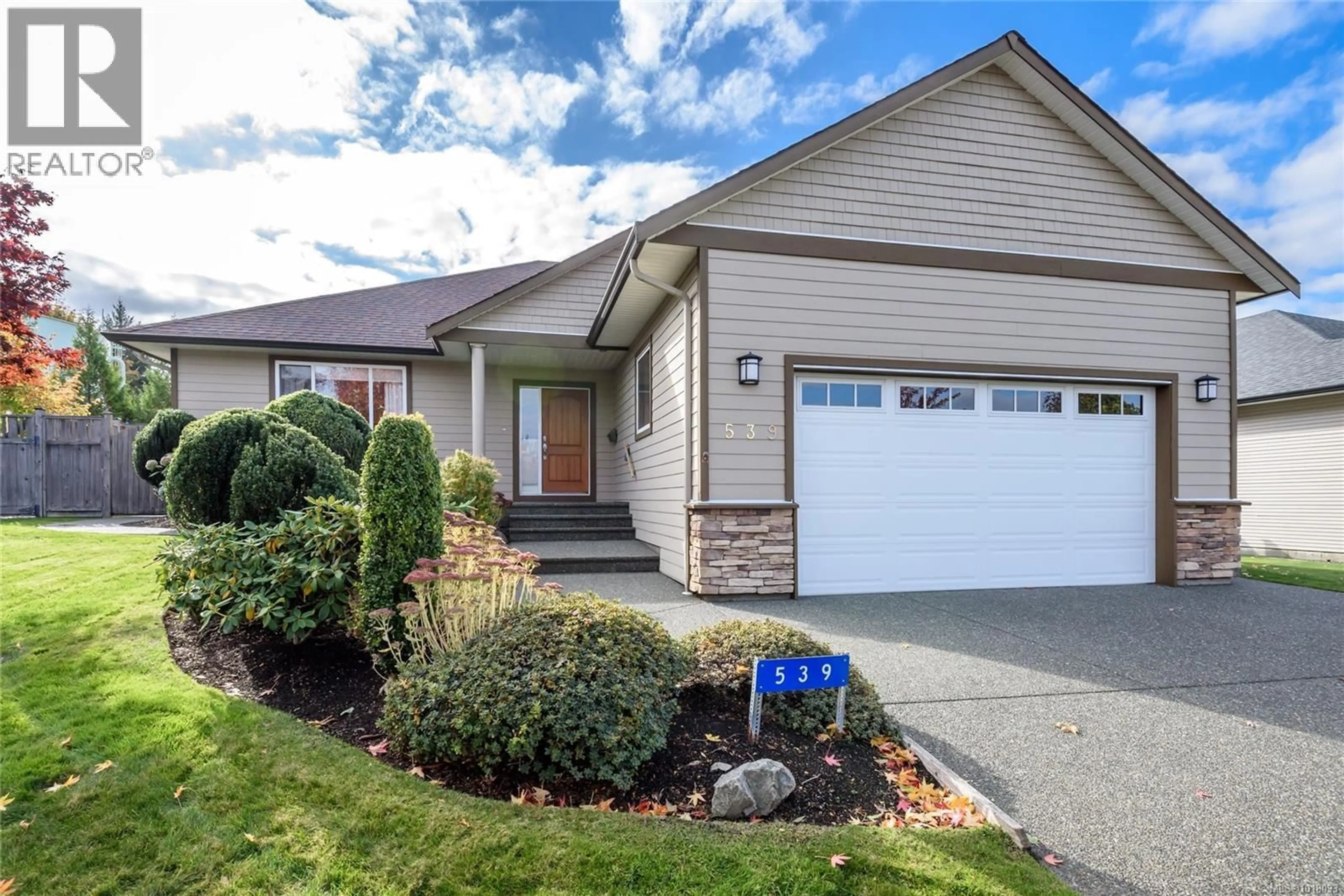 Home with vinyl exterior material, street for 539 SPITFIRE DRIVE, Comox British Columbia V9M0A1