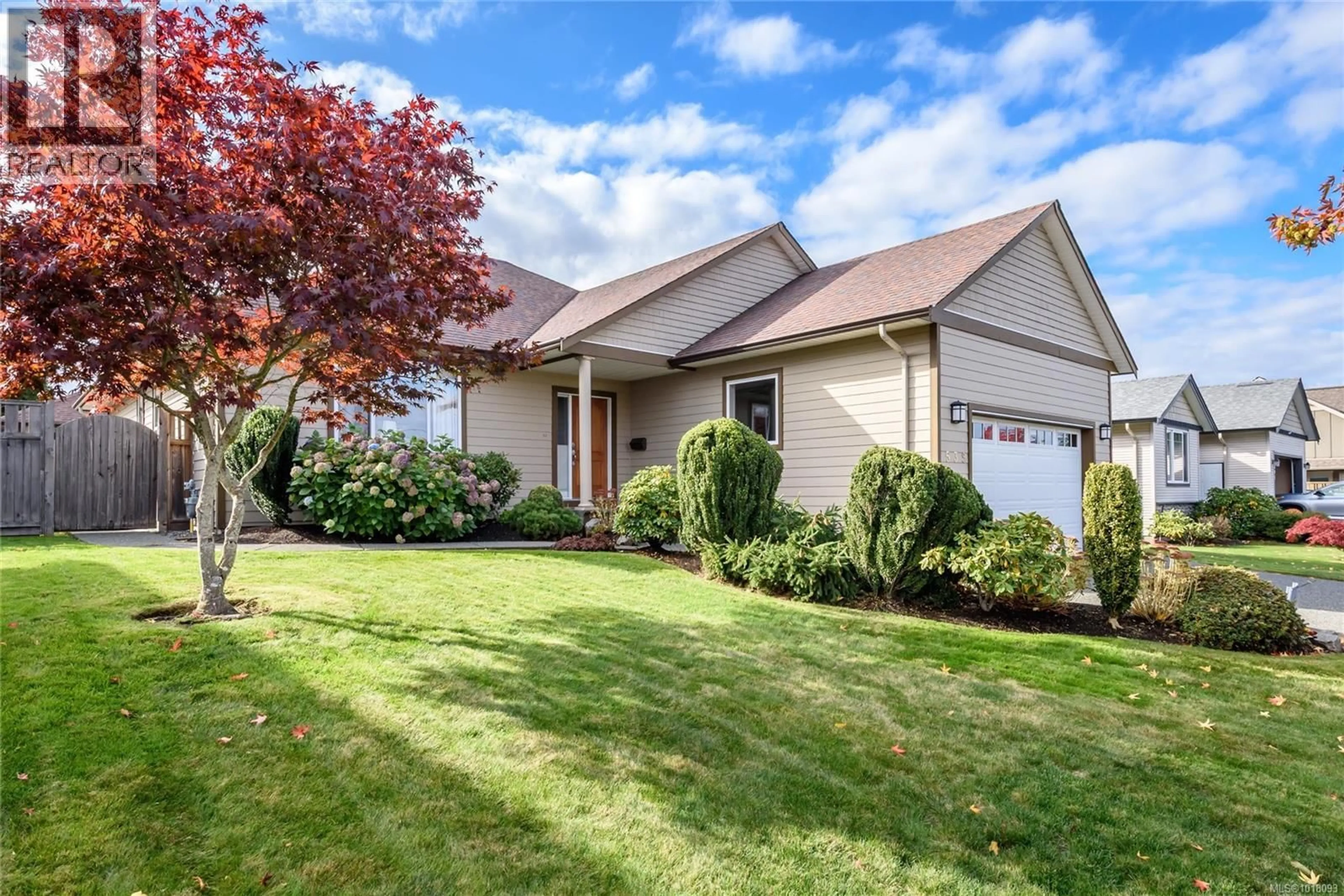 Home with vinyl exterior material, street for 539 SPITFIRE DRIVE, Comox British Columbia V9M0A1