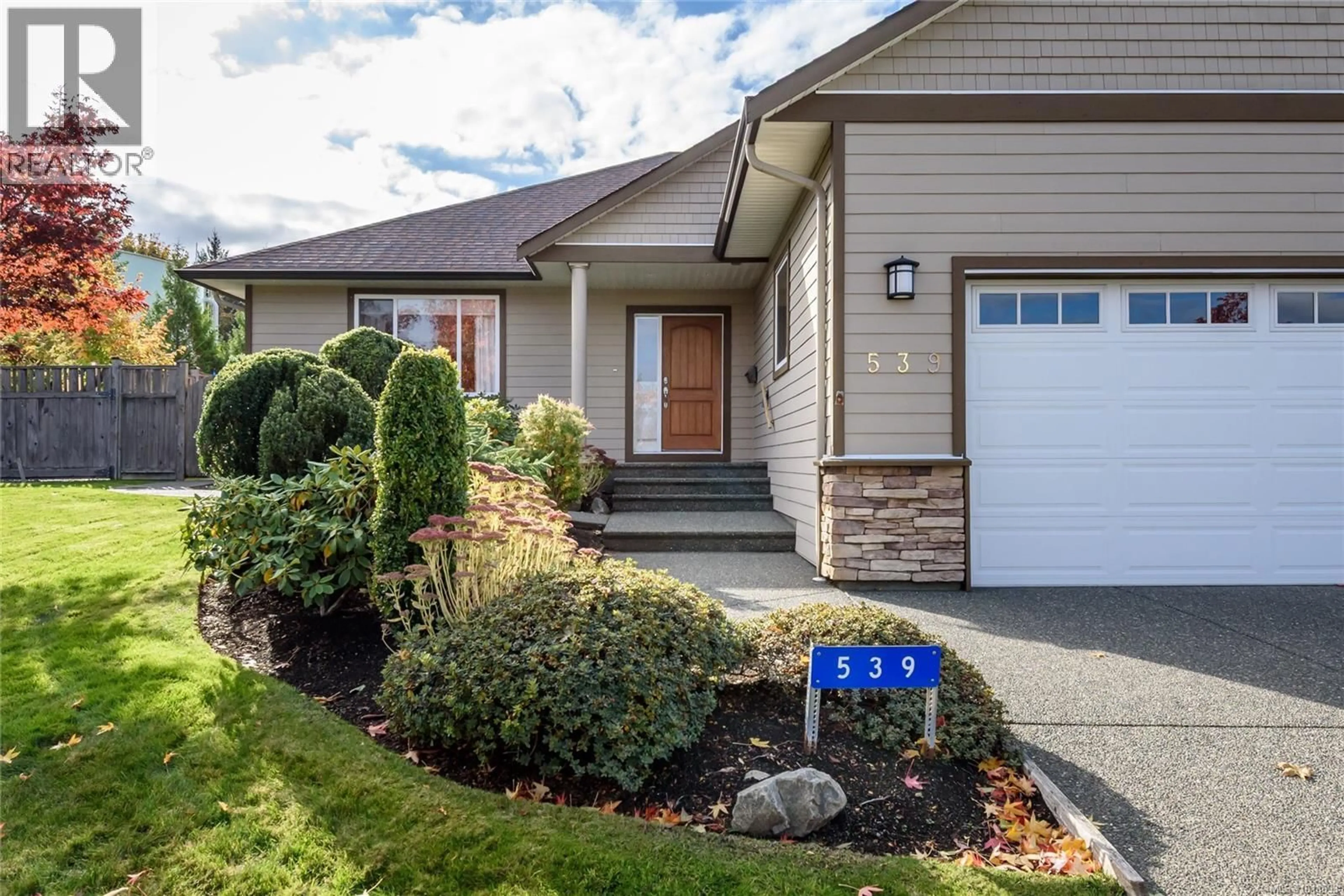 Home with vinyl exterior material, street for 539 SPITFIRE DRIVE, Comox British Columbia V9M0A1