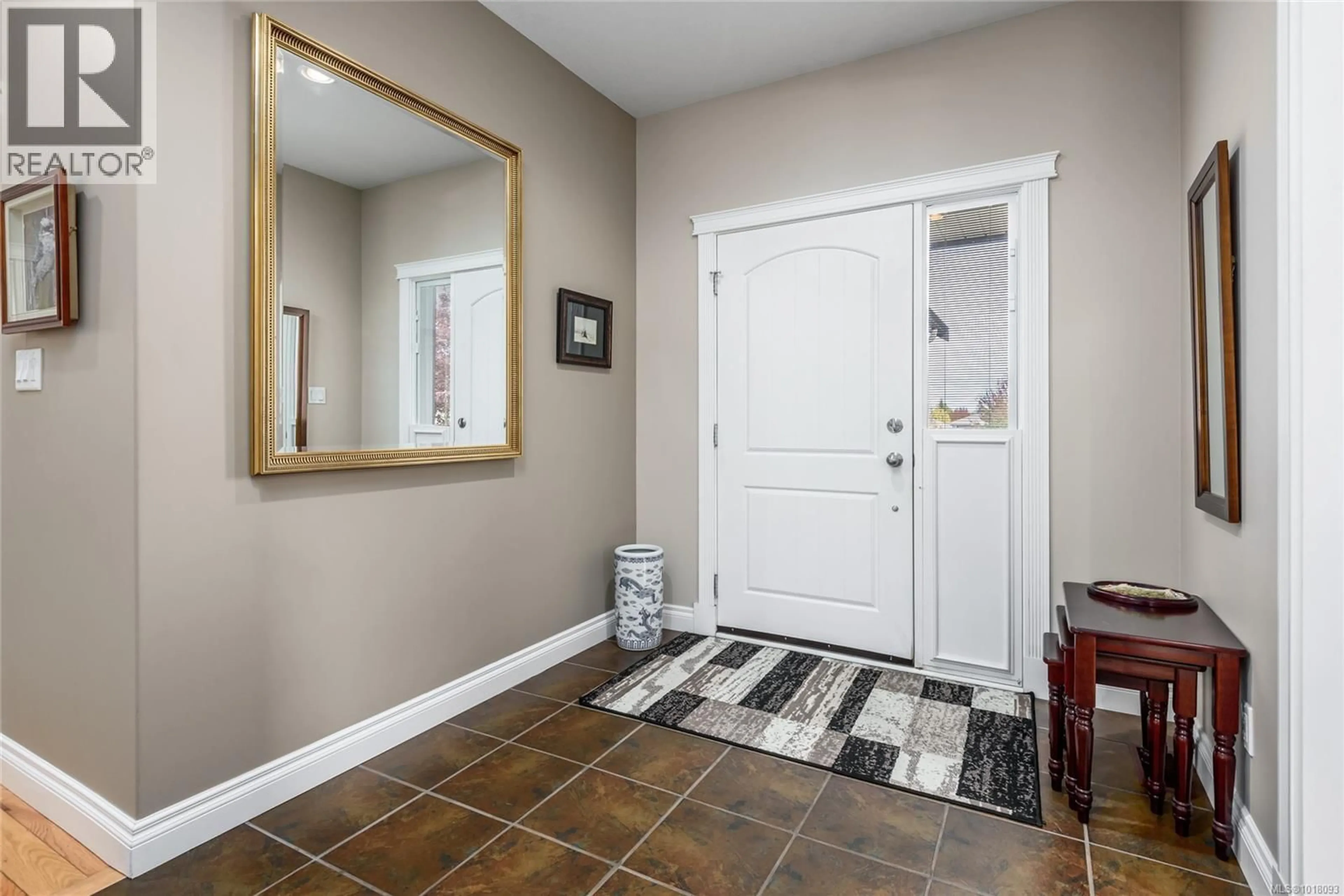 Indoor entryway for 539 SPITFIRE DRIVE, Comox British Columbia V9M0A1