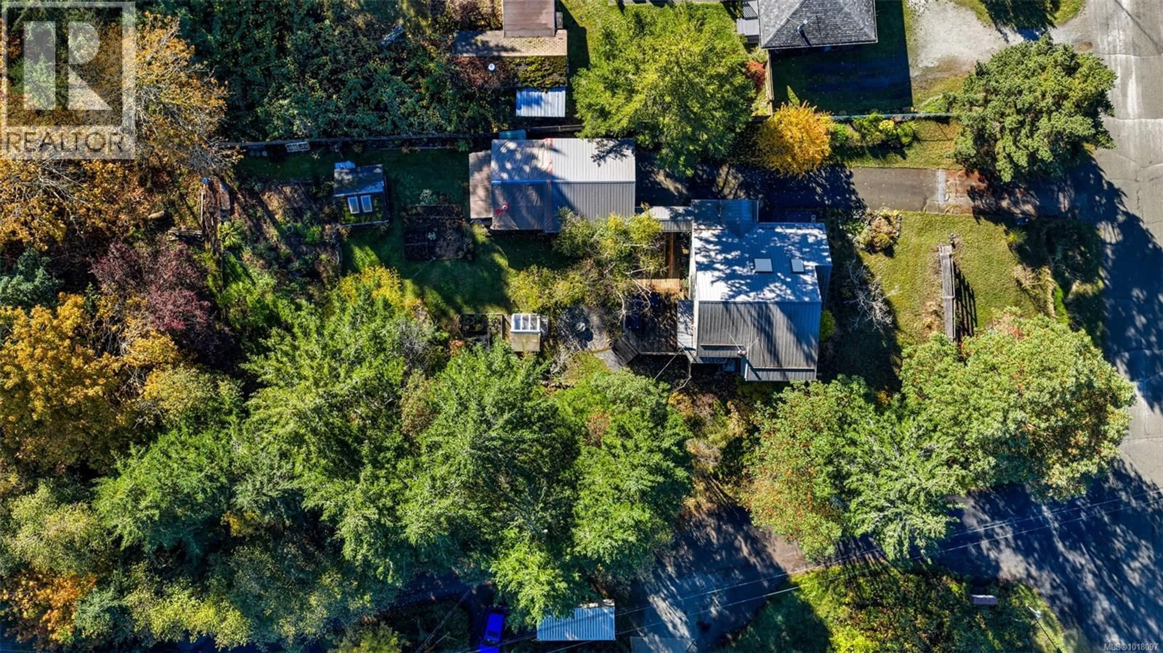 A pic from outside/outdoor area/front of a property/back of a property/a pic from drone, street for 277 MALIVIEW DRIVE, Salt Spring British Columbia V8K1B1