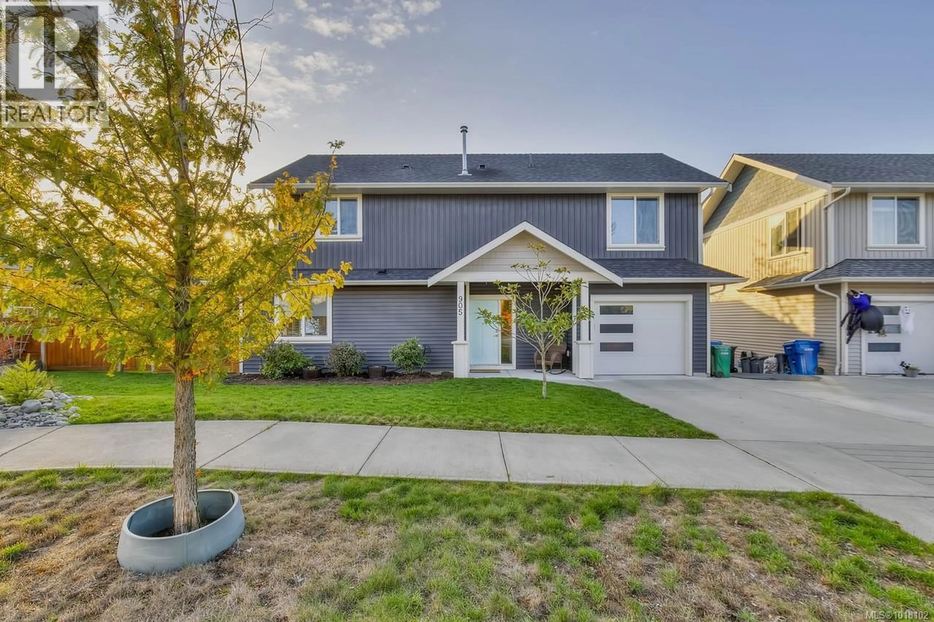 Home with vinyl exterior material, street for 905 BOARDWALK AVENUE, Nanaimo British Columbia V9R1B3