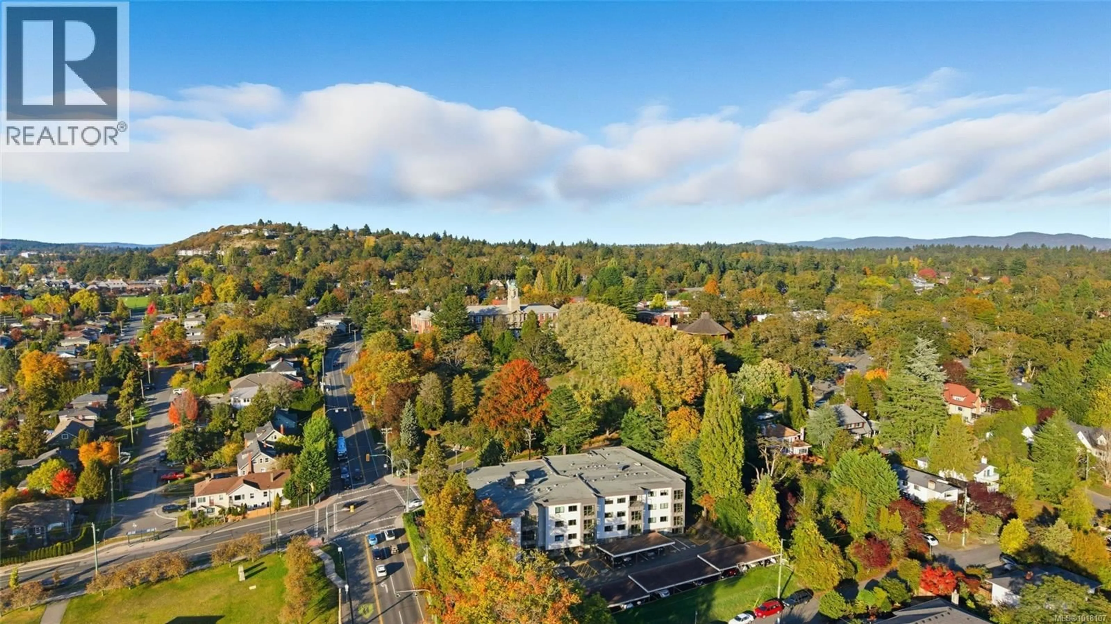 A pic from outside/outdoor area/front of a property/back of a property/a pic from drone, unknown for 405 - 1875 LANSDOWNE ROAD, Saanich British Columbia V8P1A9