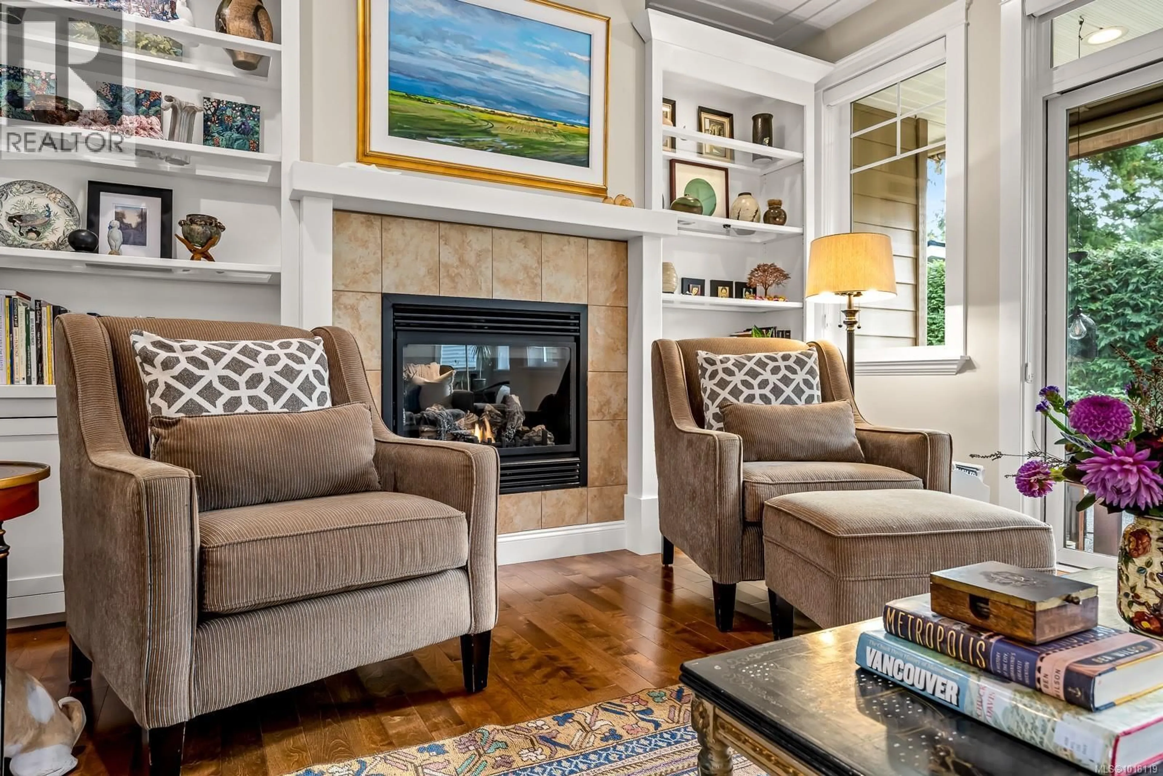Living room with furniture, unknown for 1861 QUEENS AVENUE, Comox British Columbia V9M2B8