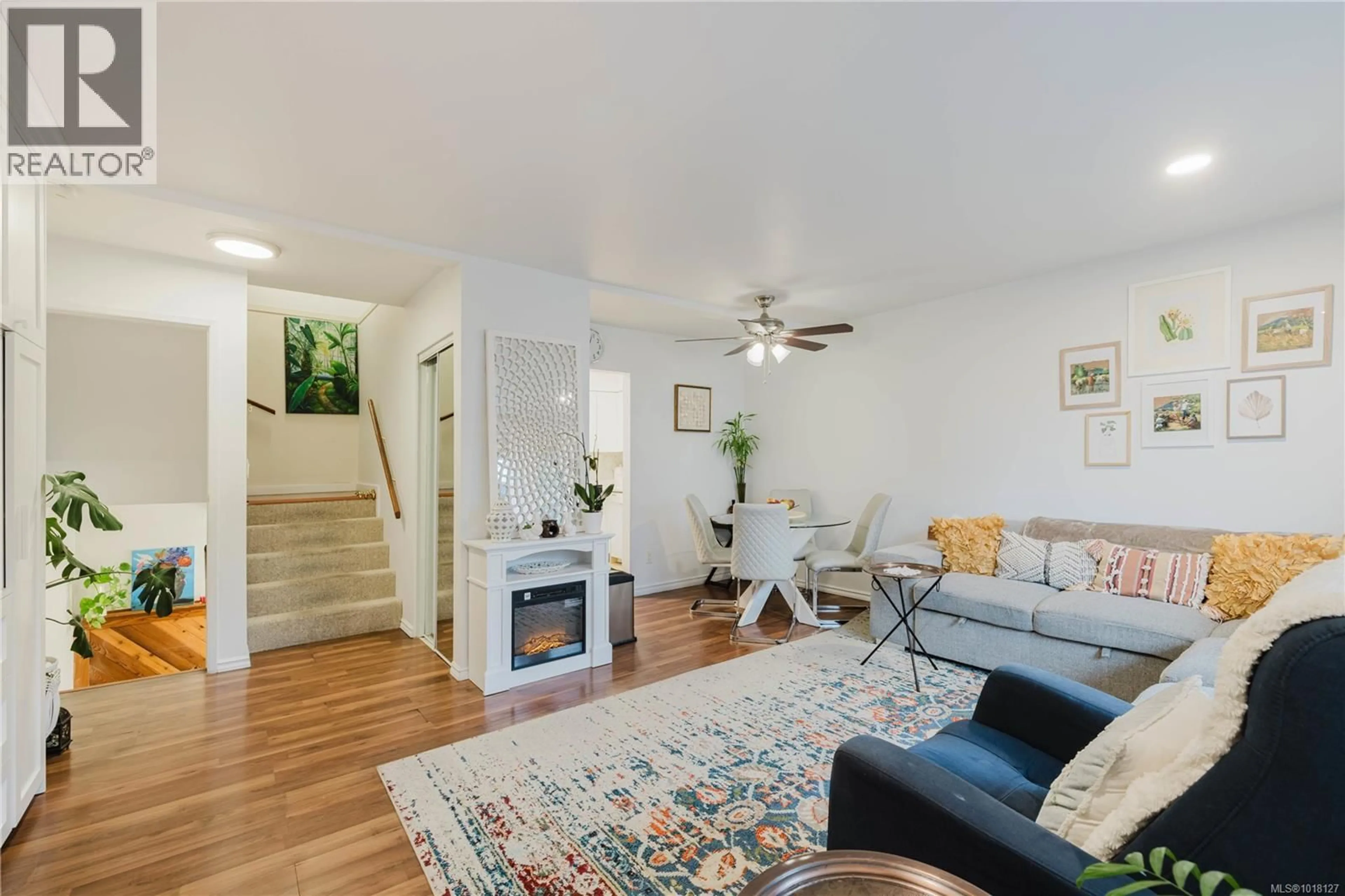 Living room with furniture, unknown for 3 - 740 WILSON STREET, Victoria British Columbia V9A3H2