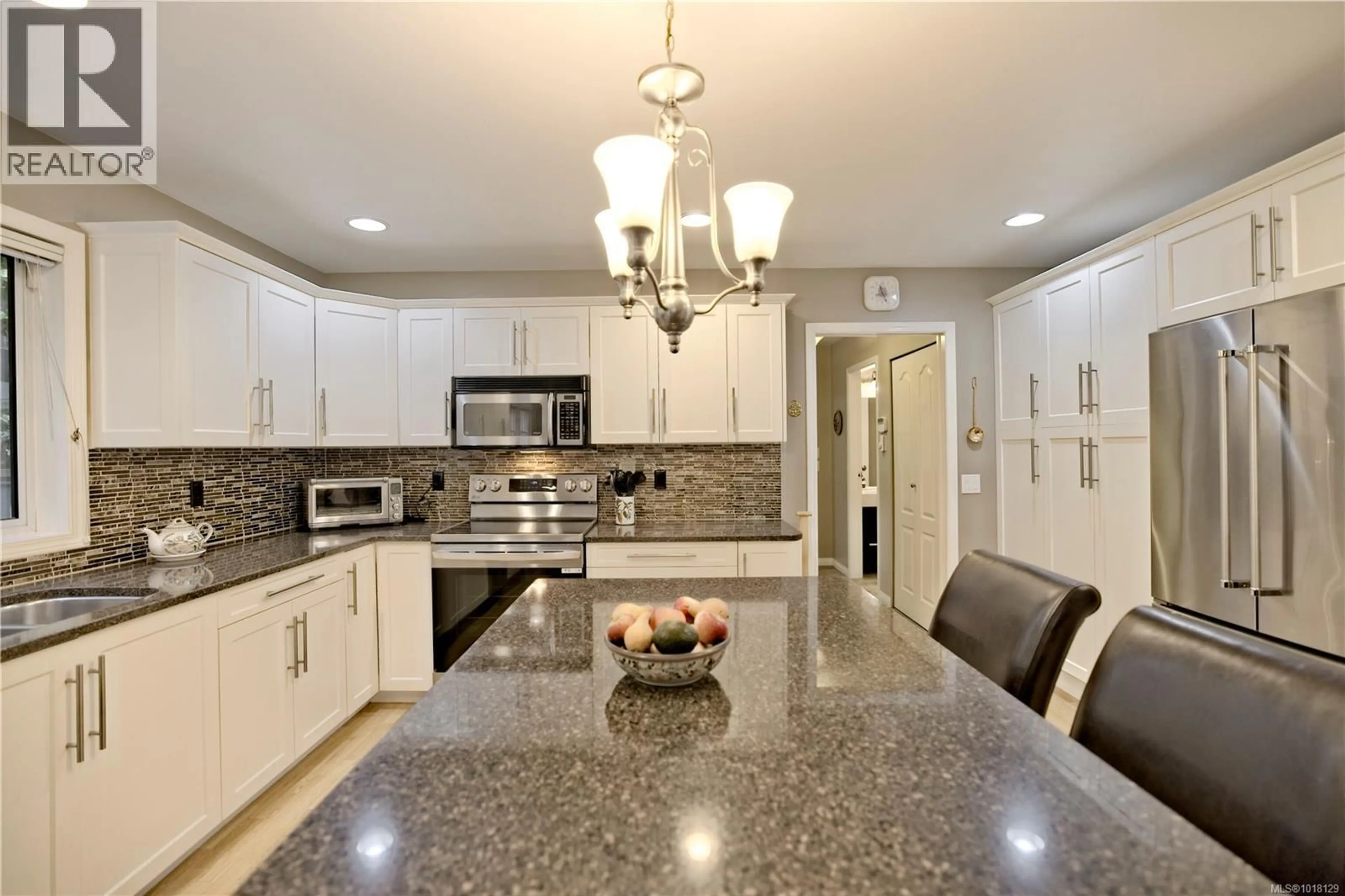 Contemporary kitchen, ceramic/tile floor for 178 ELIZABETH DRIVE, Salt Spring British Columbia V8K1H8