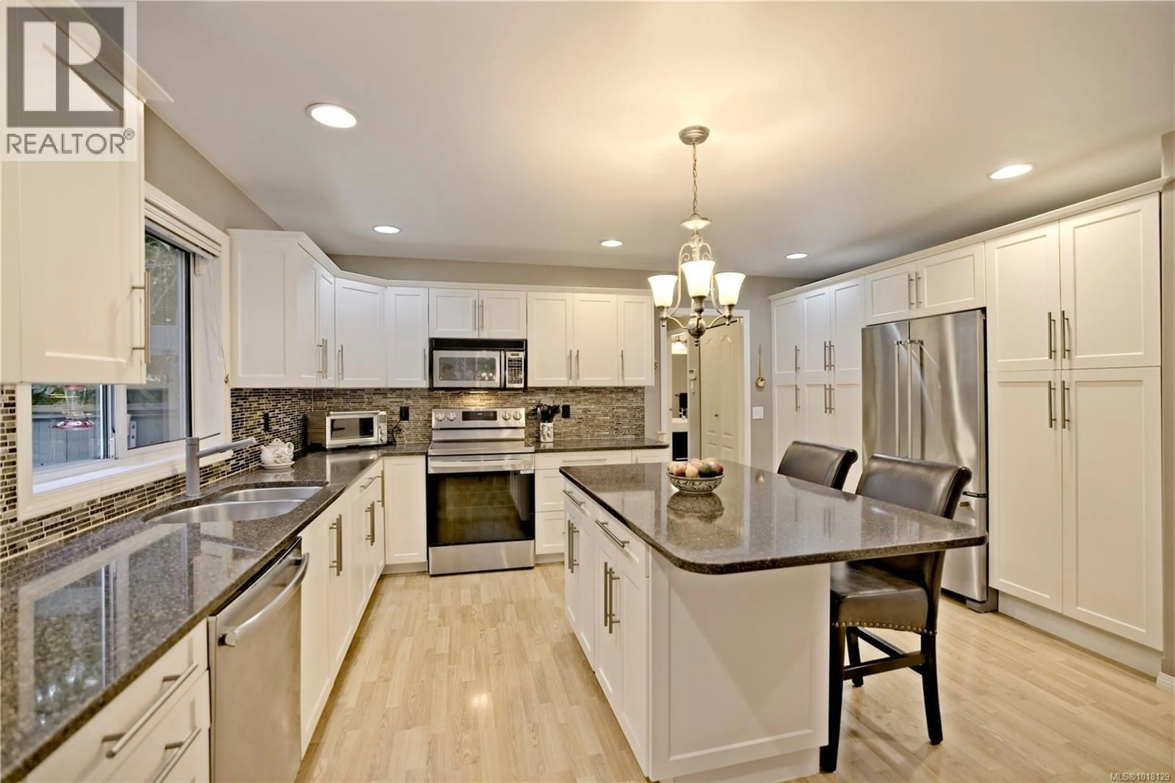 Open concept kitchen, ceramic/tile floor for 178 ELIZABETH DRIVE, Salt Spring British Columbia V8K1H8