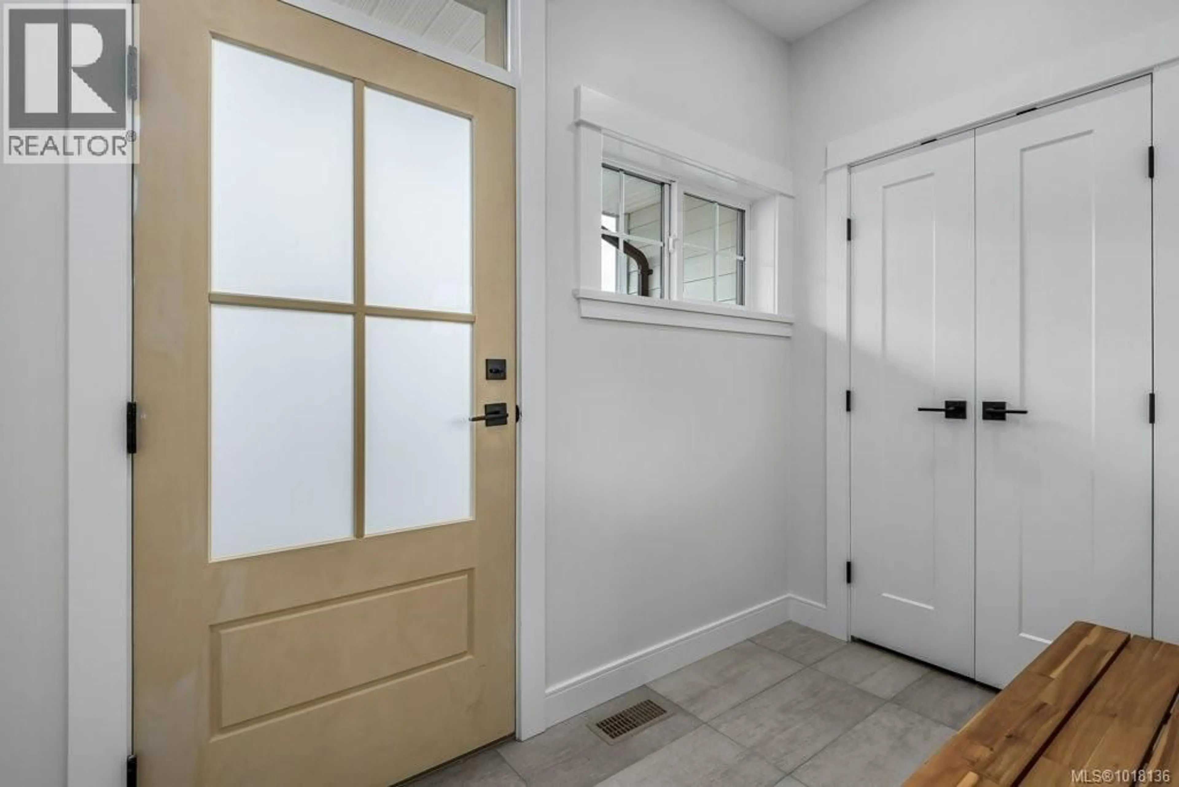 Indoor entryway for 203 - 2580 BROOKFIELD DRIVE, Courtenay British Columbia V9N0J8