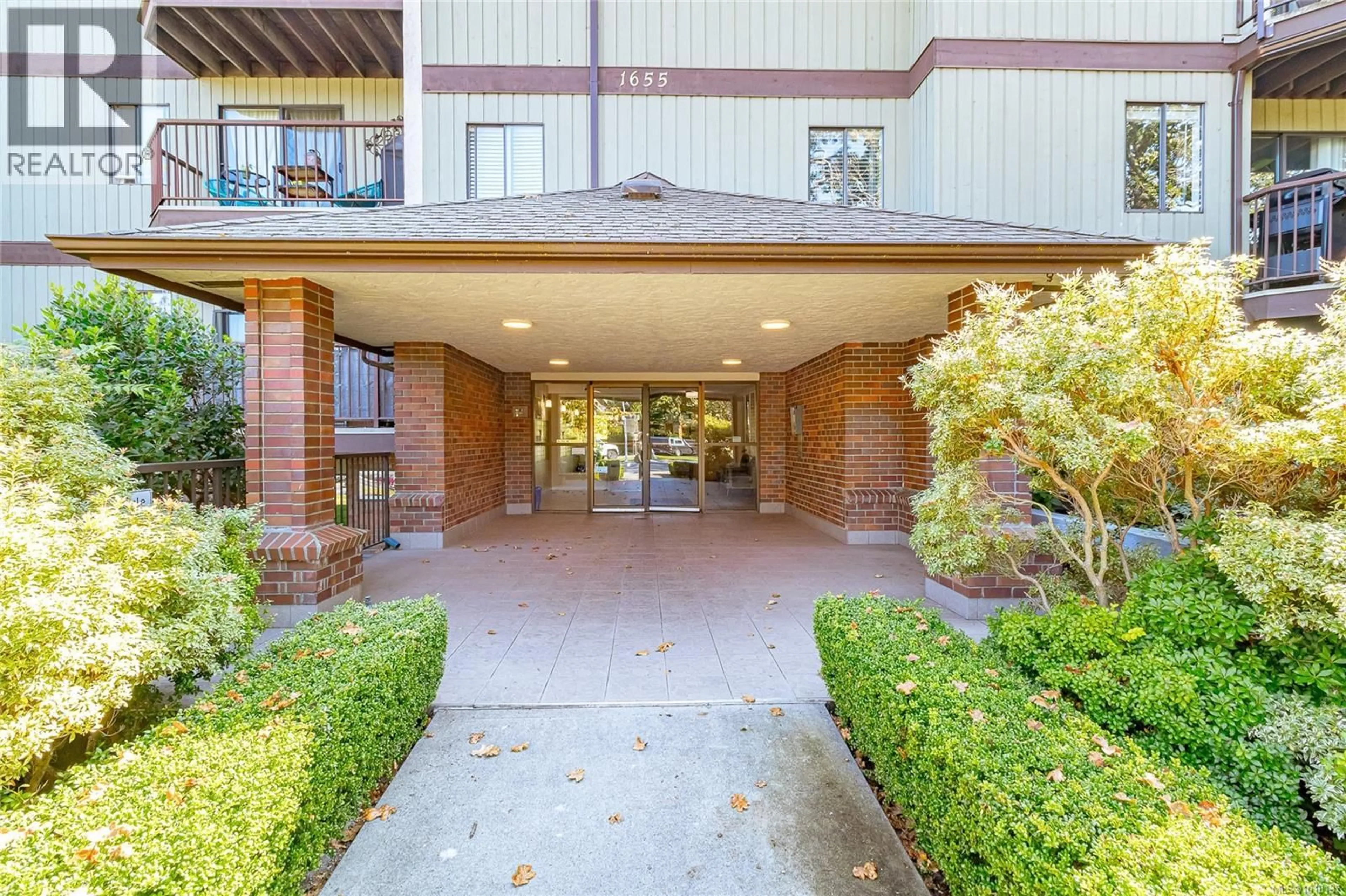 Indoor foyer for 412 - 1655 BEGBIE STREET, Victoria British Columbia V8R1L4