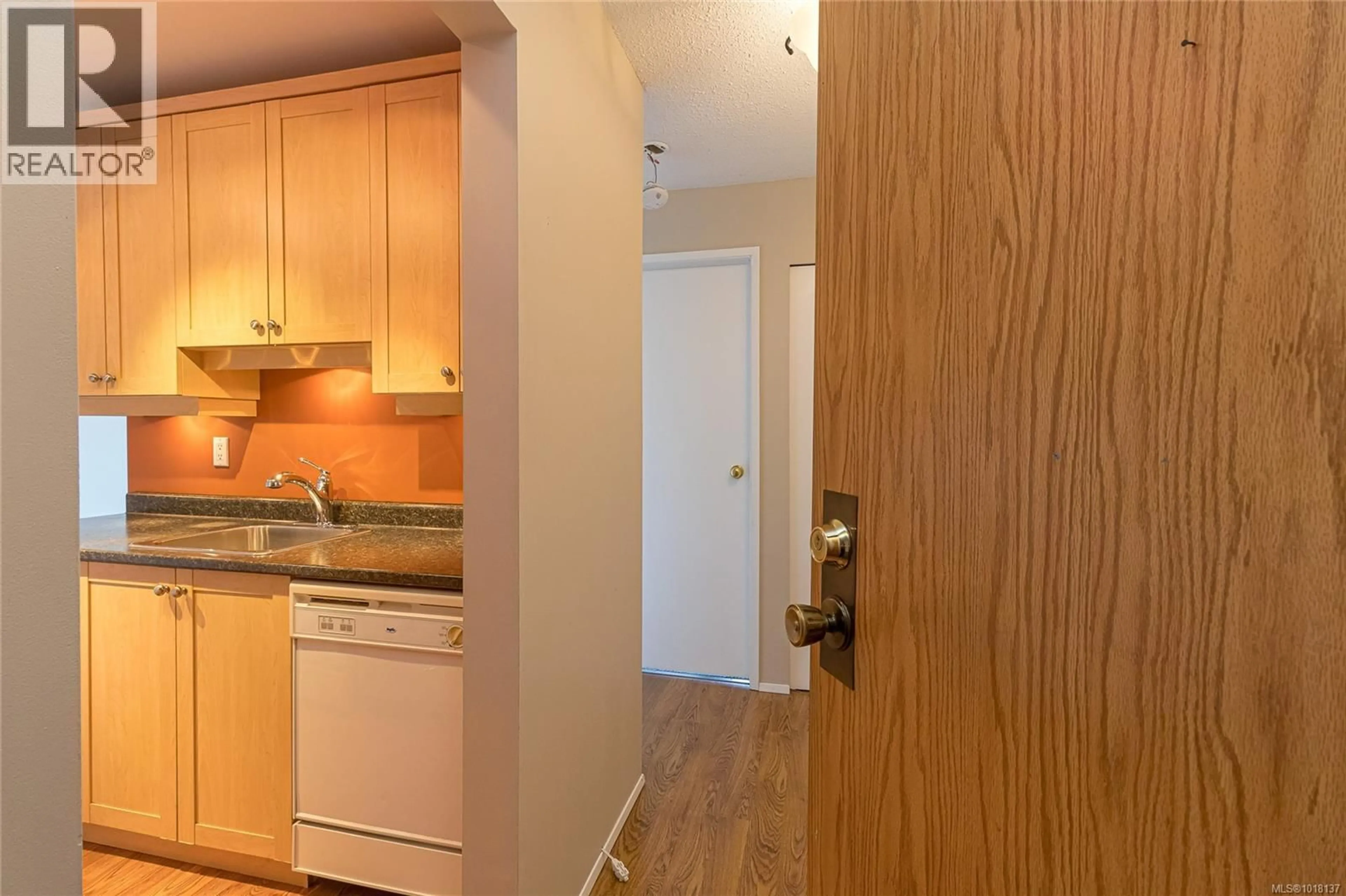 Unknown for 412 - 1655 BEGBIE STREET, Victoria British Columbia V8R1L4