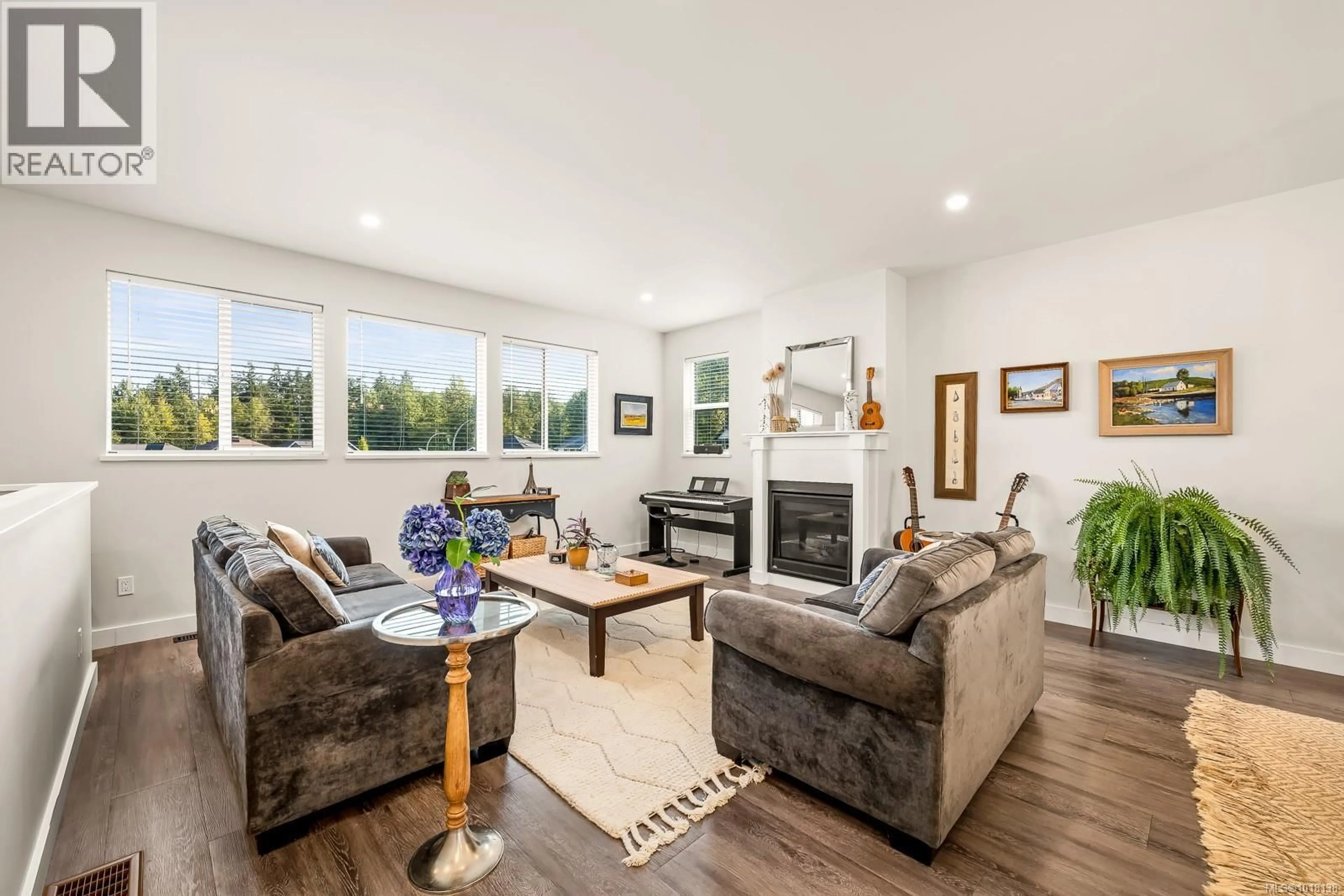 Living room with furniture, unknown for 2397 BROOKFIELD DRIVE, Courtenay British Columbia V9N0E6