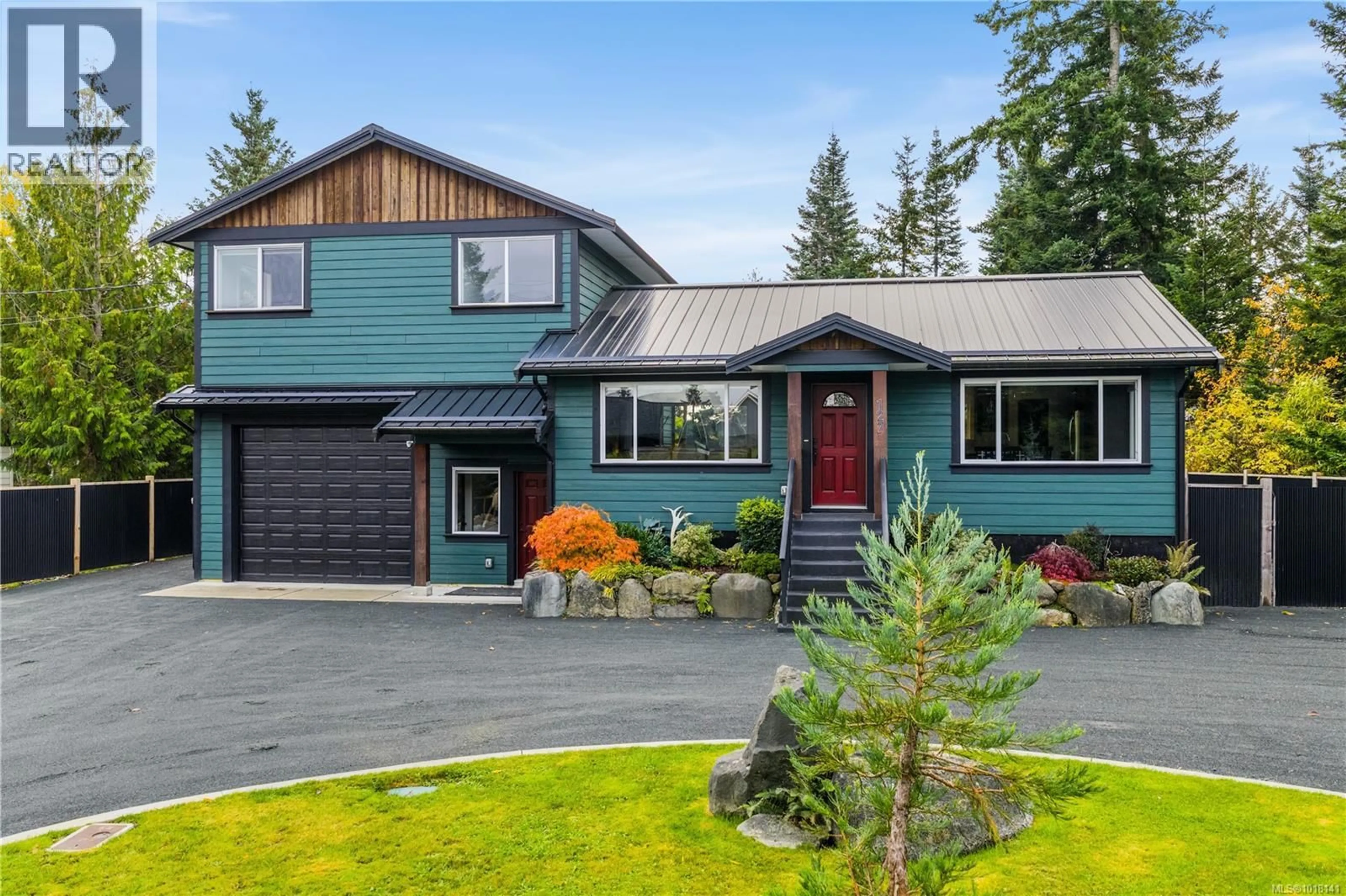 Home with vinyl exterior material, street for 127 TWILLINGATE ROAD, Campbell River British Columbia V9W1T9