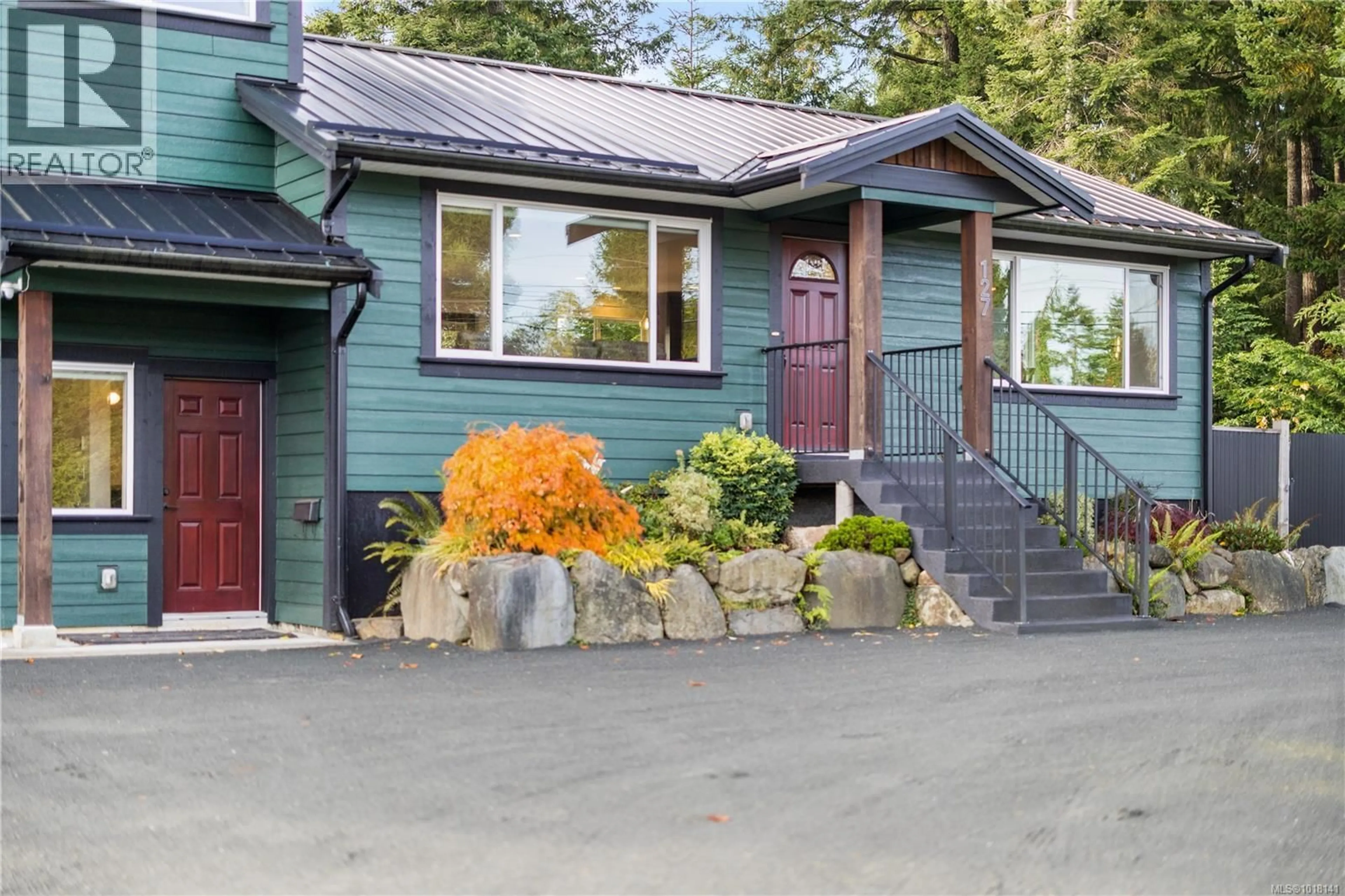 Home with vinyl exterior material, street for 127 TWILLINGATE ROAD, Campbell River British Columbia V9W1T9
