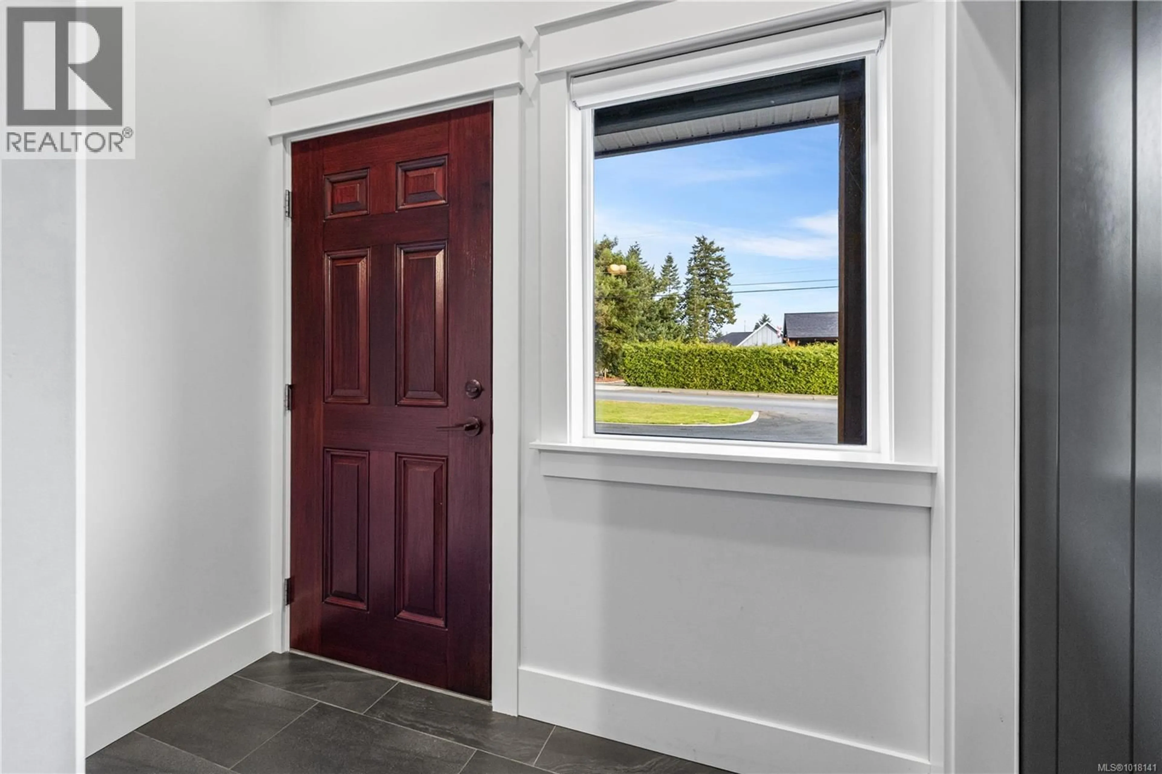 Indoor entryway for 127 TWILLINGATE ROAD, Campbell River British Columbia V9W1T9