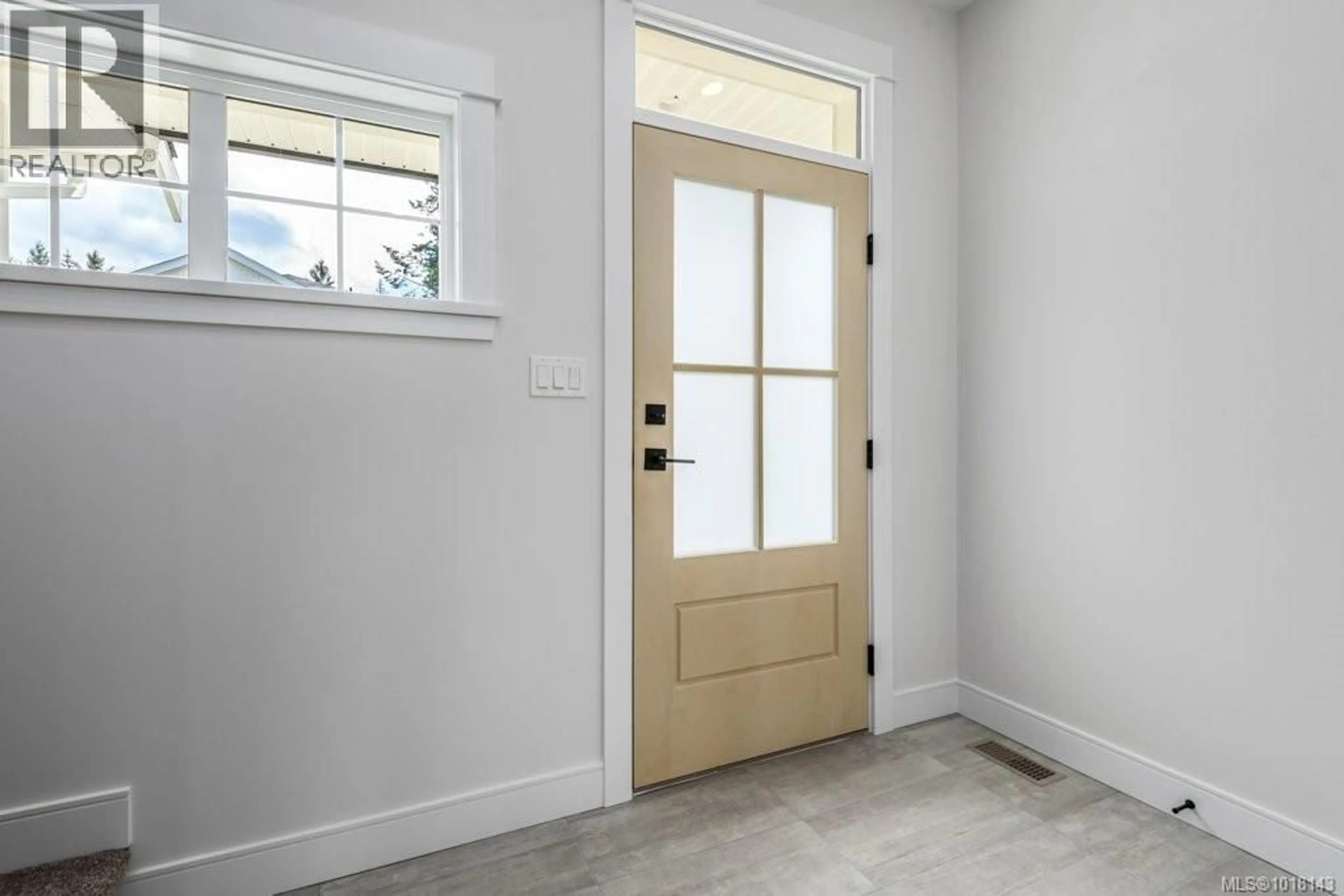 Indoor entryway for 204 - 2580 BROOKFIELD DRIVE, Courtenay British Columbia V9N0J8