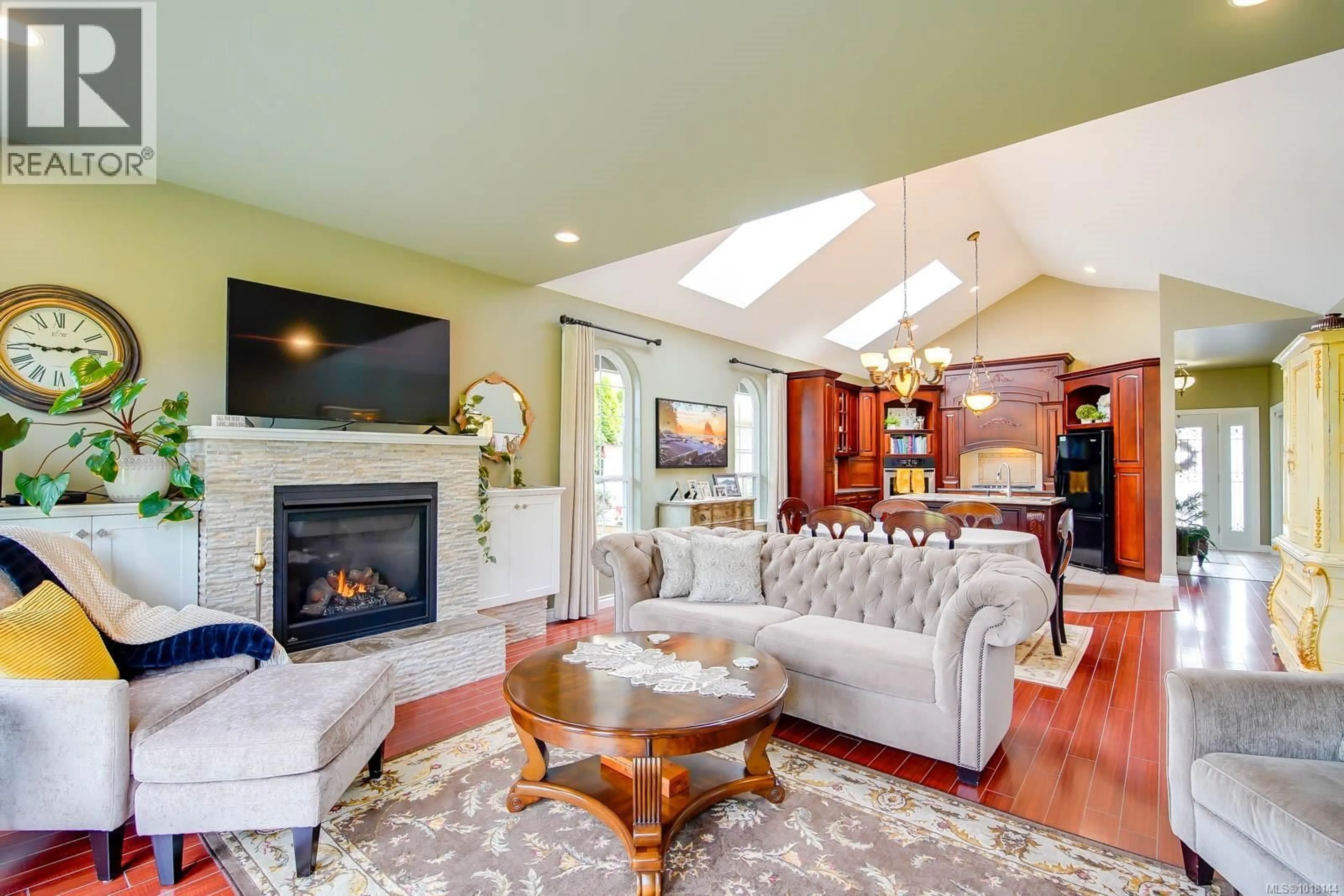 Living room with furniture, unknown for 4025 SHAUGHNESSY STREET, Port Alberni British Columbia V9Y6E4