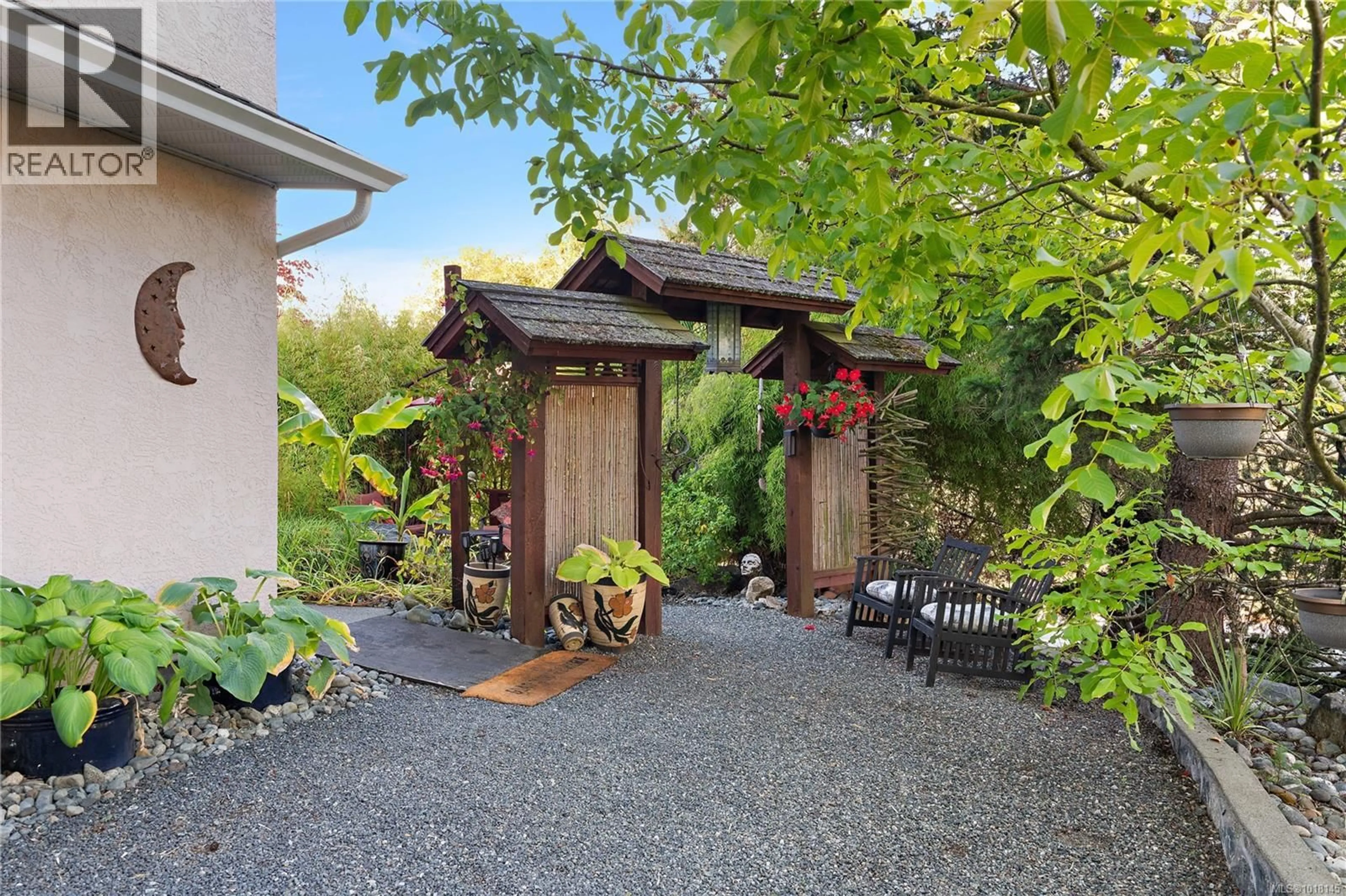 Patio, street for A - 6599 CENTRAL SAANICH ROAD, Central Saanich British Columbia V8Z5V1